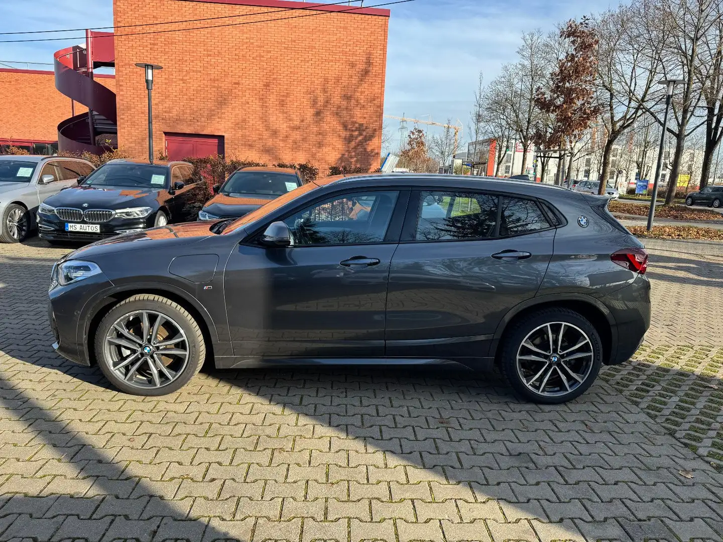 BMW X2 xDrive 25 e MSport*Panorama*Kamera*ACC*NaviP Gris - 2