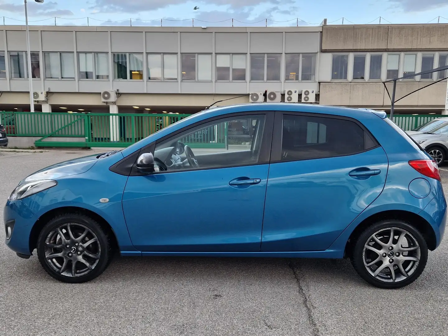 Mazda 2 1,3i Takumi II Blau - 2