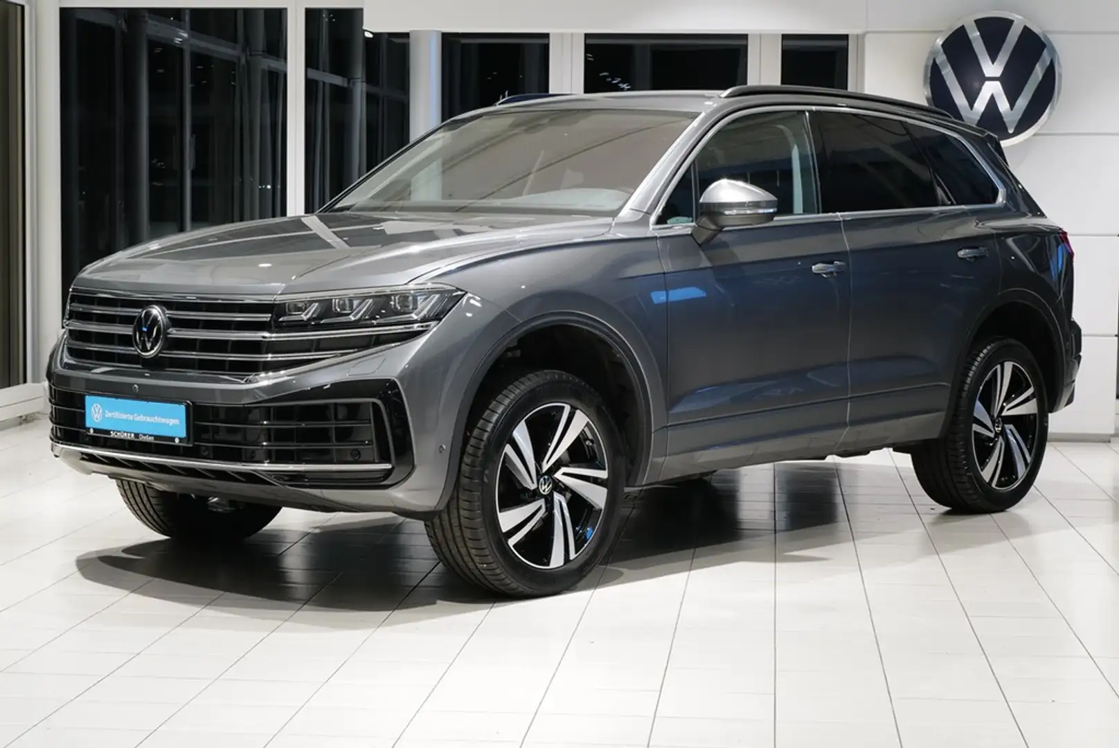 Volkswagen Touareg 3.0TDI Elegance Allradlenkung Dynaudio StdHz Lu... Grau - 2