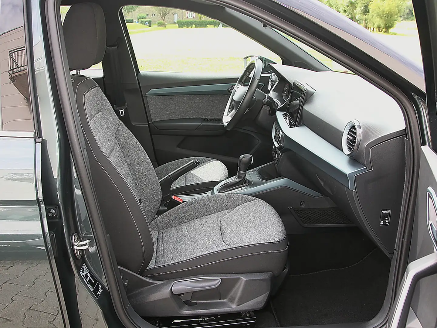 SEAT Arona 1.0 TSI Xperience NAVI ACC FACEL. LED Grün - 2