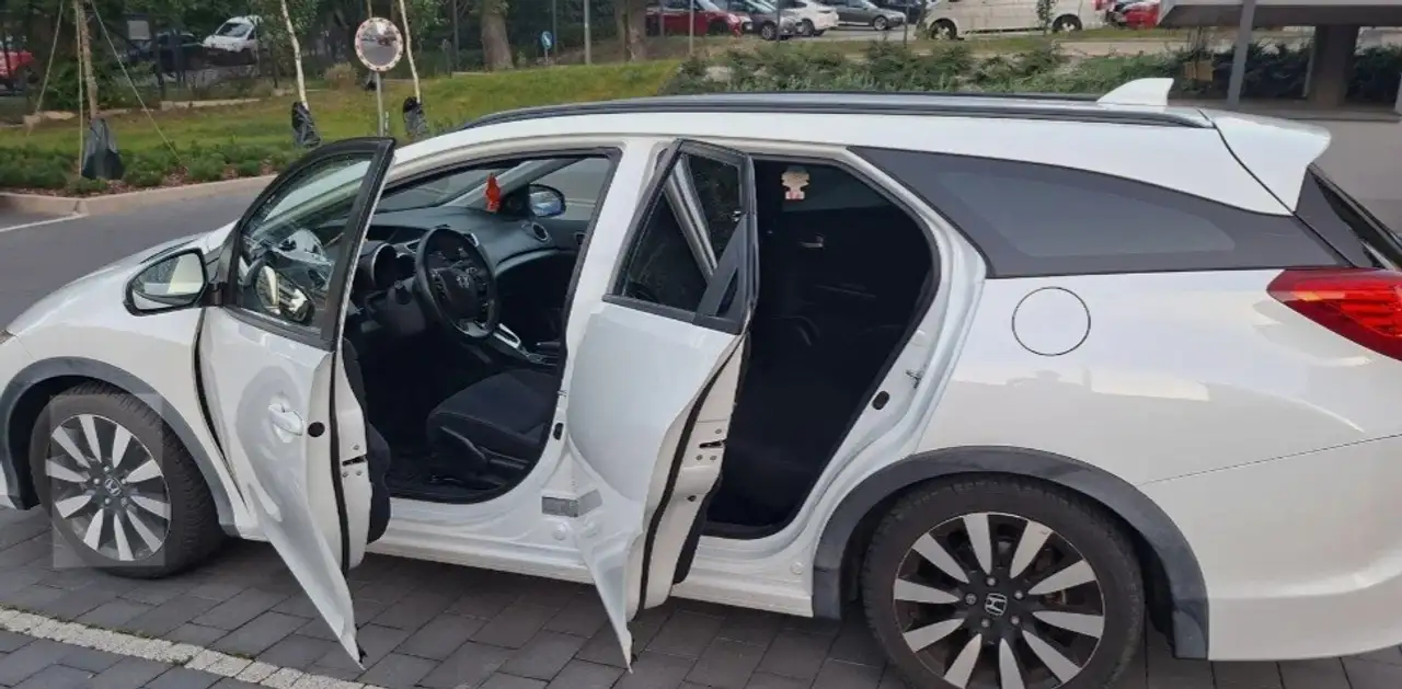 Honda Civic Tourer 1.6 Elegance Navi Adas E6 — photo 1 of 1