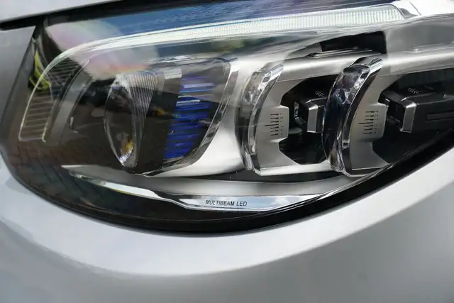 Mercedes-Benz C-Class view 13