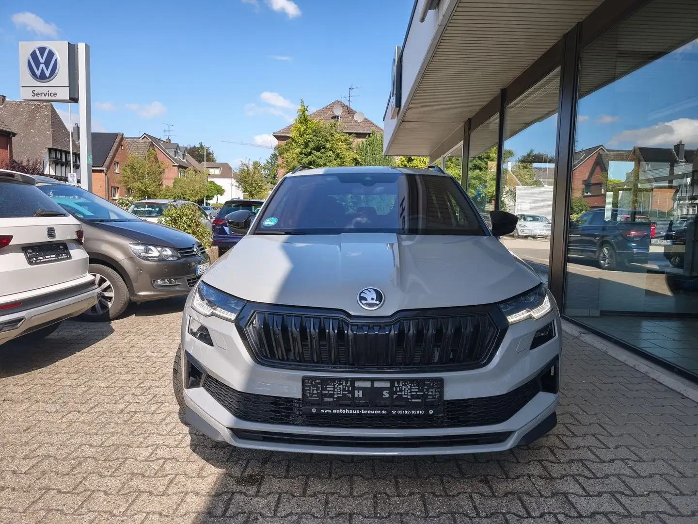Skoda Karoq Sportline PANO,Keyless,AHK,KAM,DCC,NAVI Grigio - 2