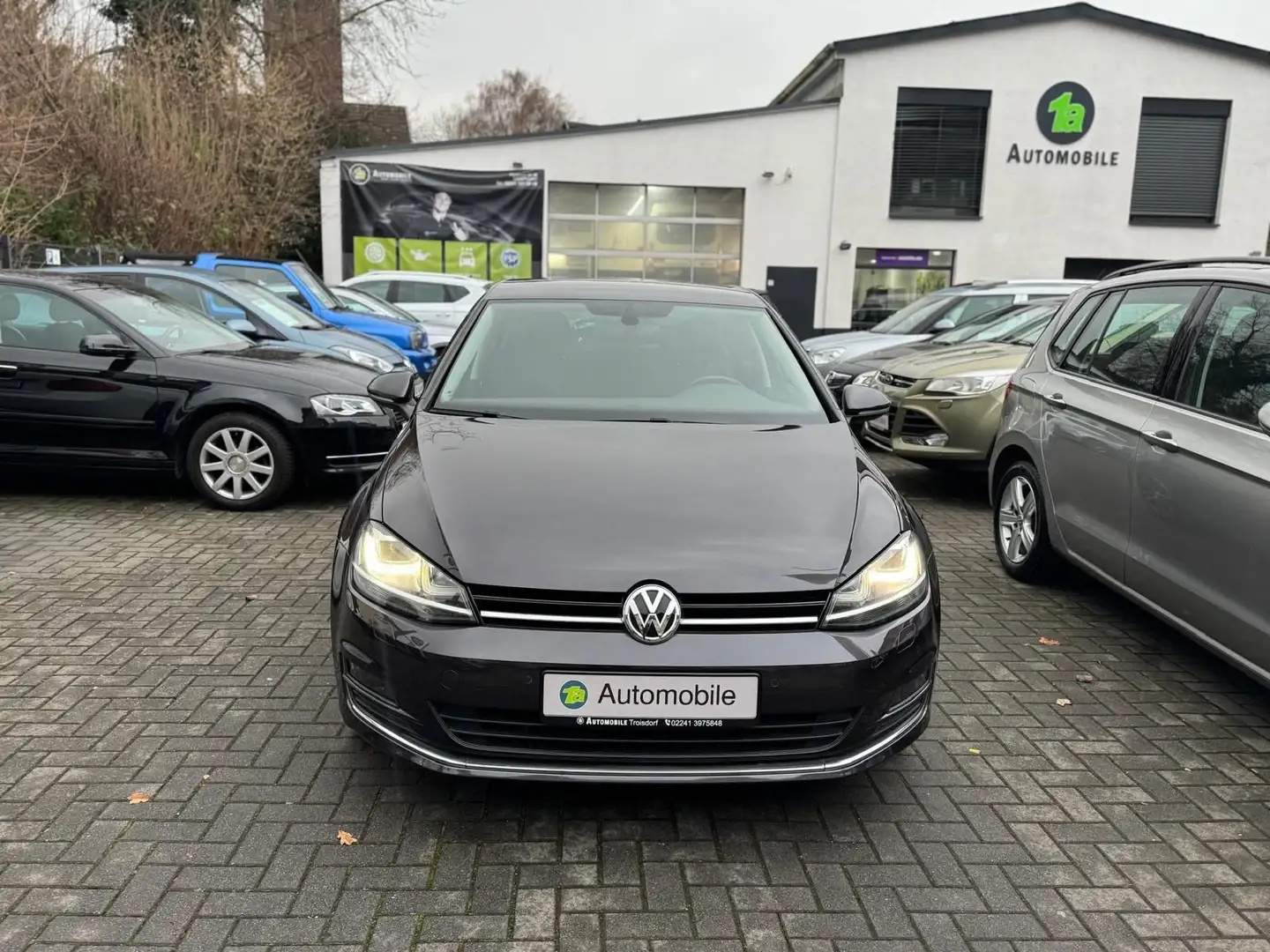 Volkswagen Golf VII Lim.Lounge*NAVI*PDC*SHZ*TEMPO*Bi-XENON Grijs - 2