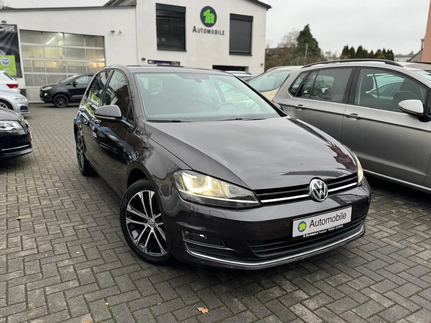 Volkswagen Golf VII Lim.Lounge*NAVI*PDC*SHZ*TEMPO*Bi-XENON Grijs - 1