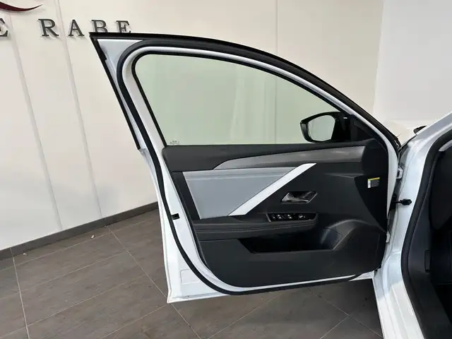 Opel Astra view 7