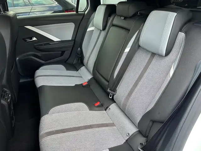 Opel Astra view 13