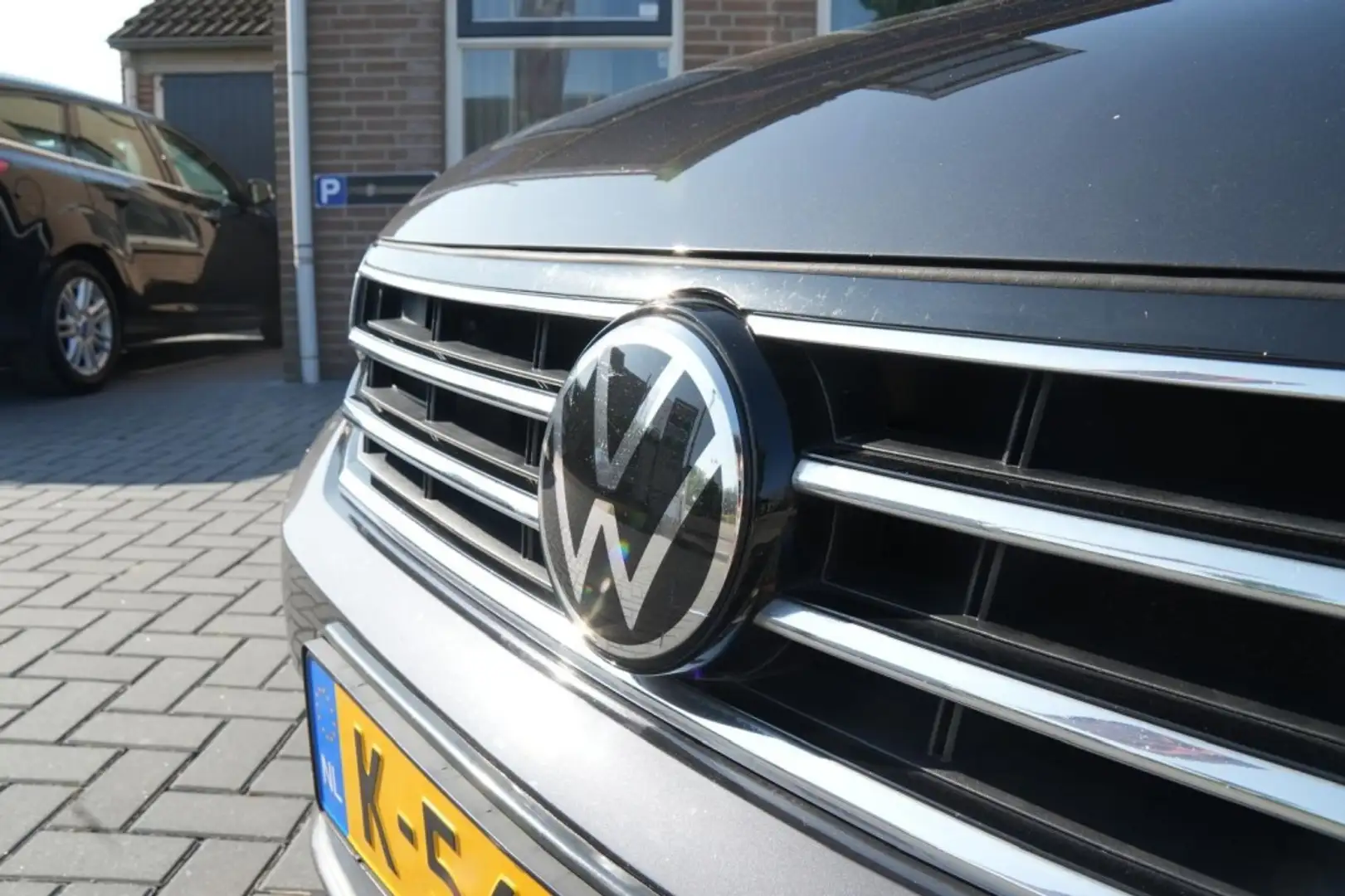 Volkswagen Passat 1.5 TSI COMFORT BNS. Grijs - 2