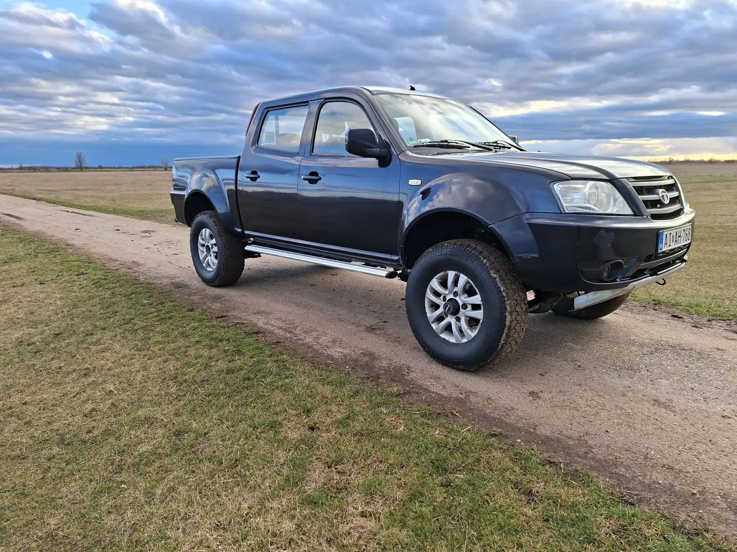 Tata Xenon - 2