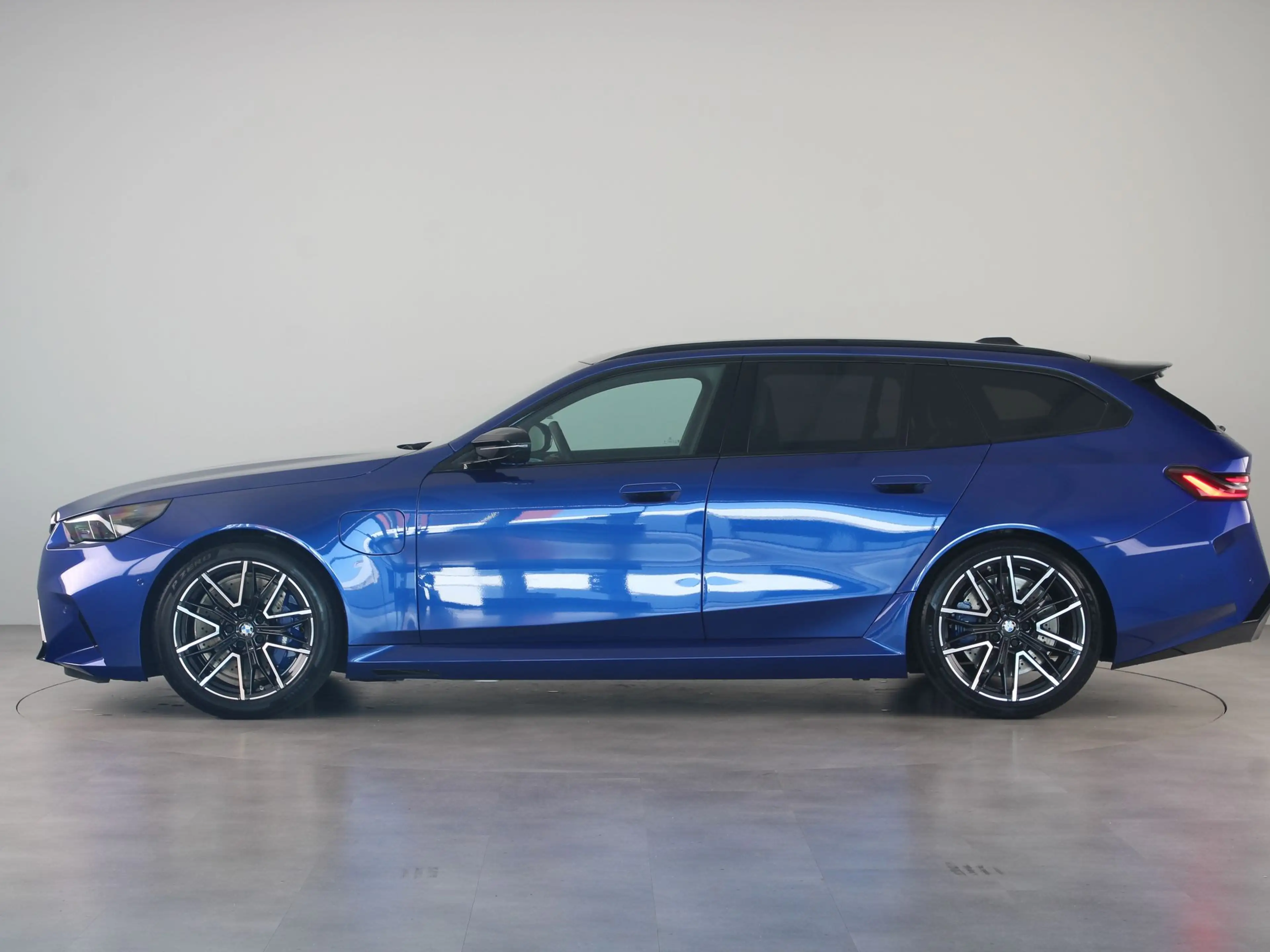 BMW M5 Touring — photo 14