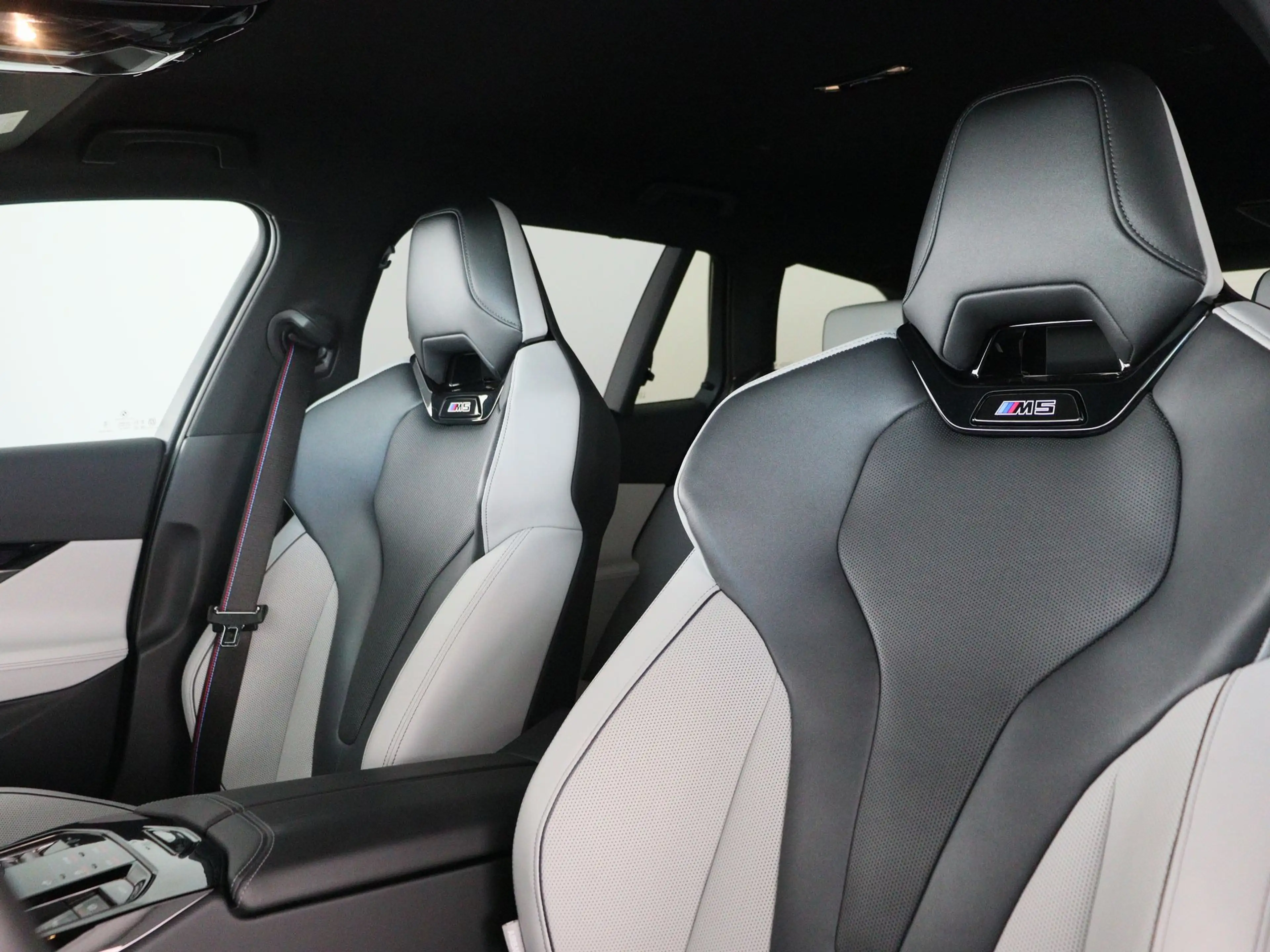 BMW M5 Touring — photo 7