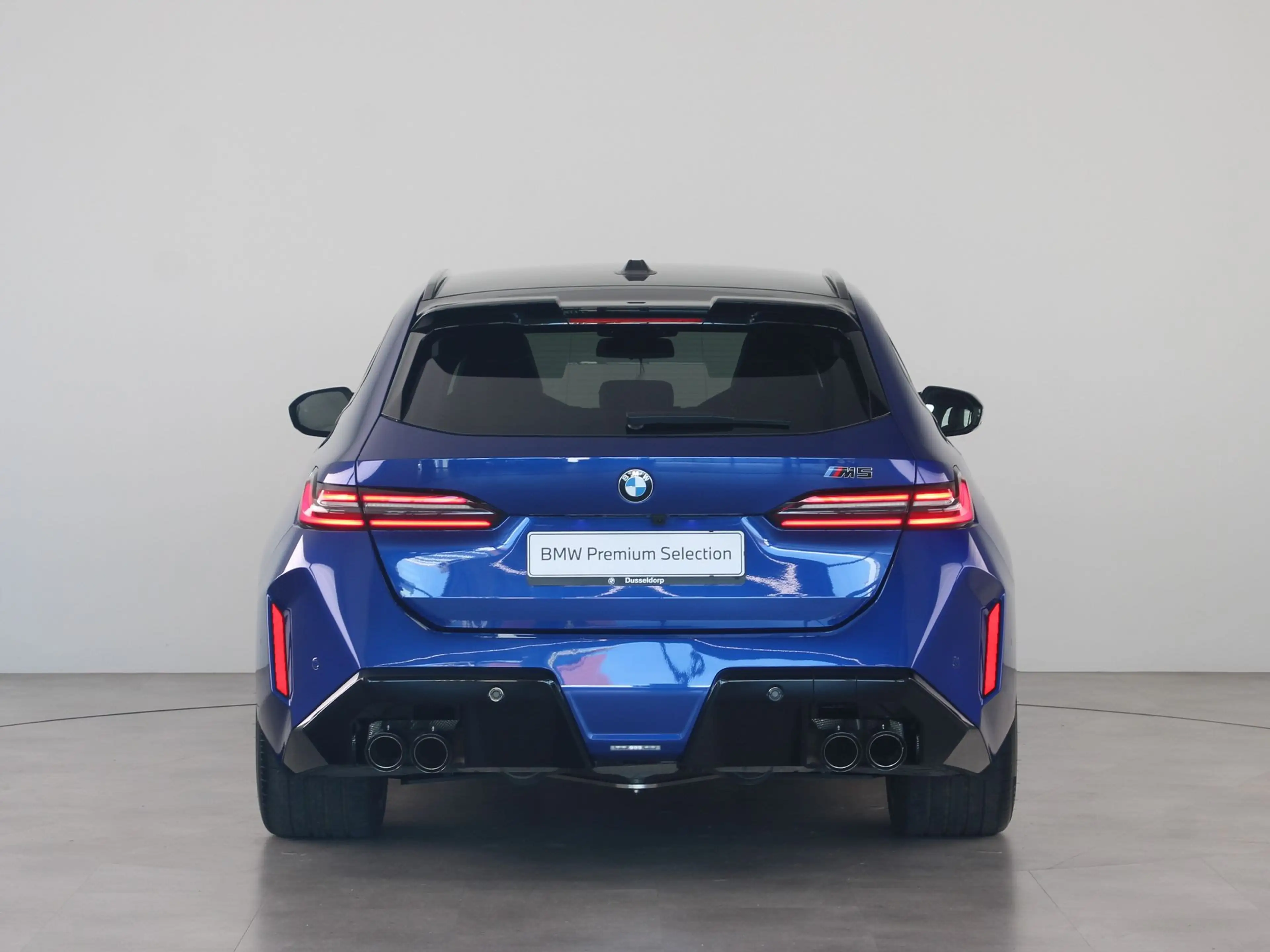 BMW M5 Touring — photo 12