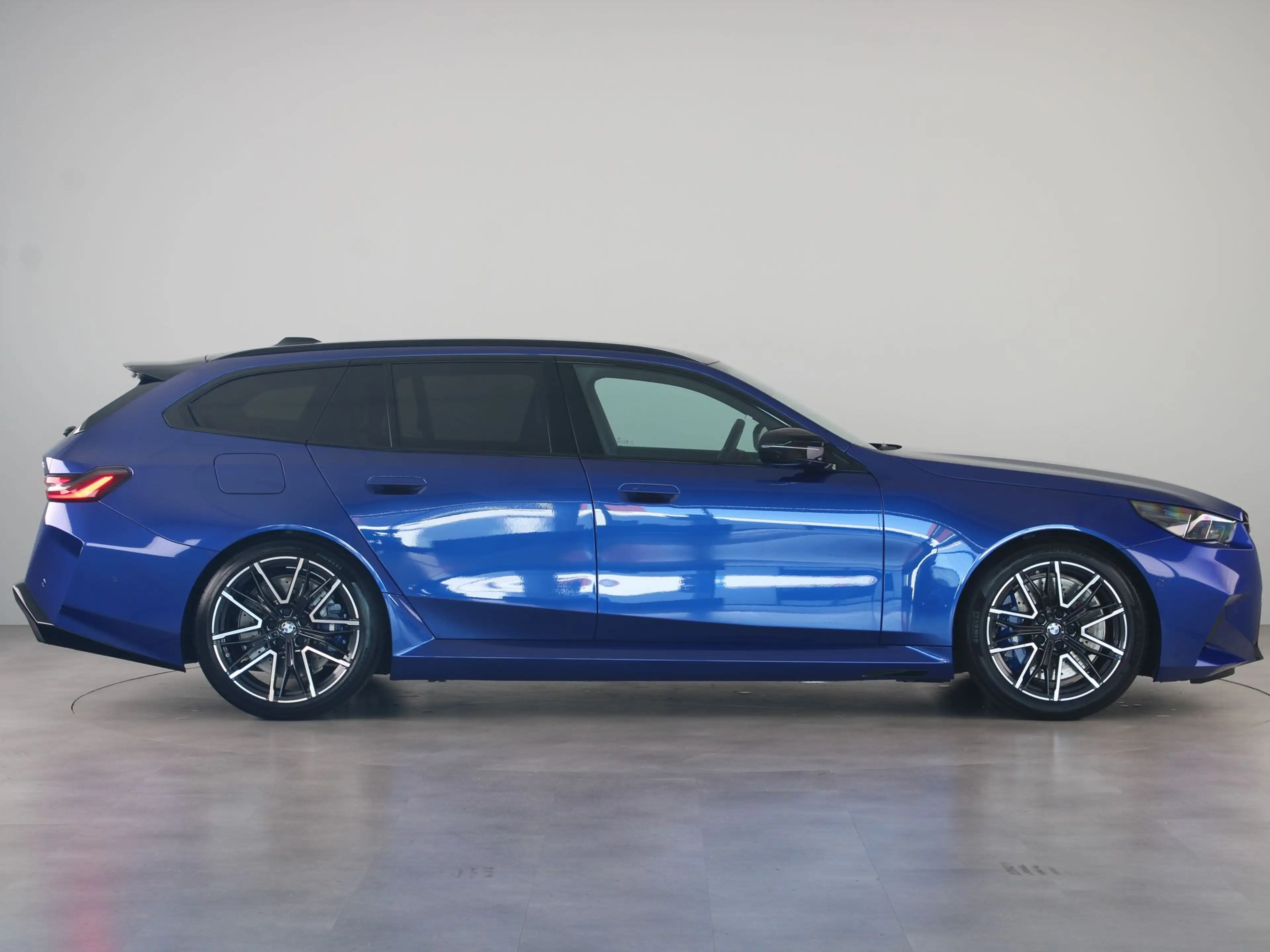 BMW M5 Touring — photo 10