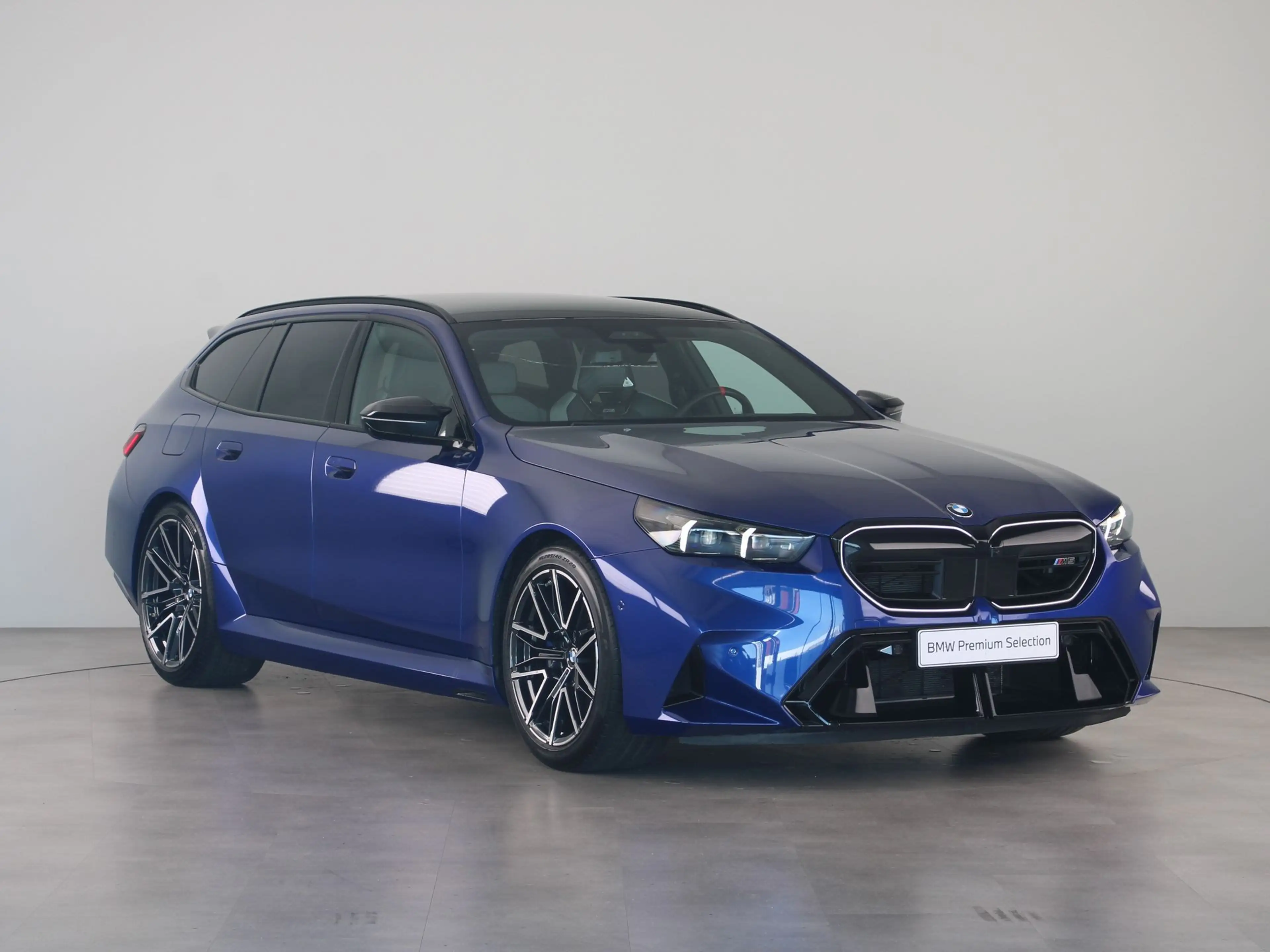 BMW M5 Touring — photo 9