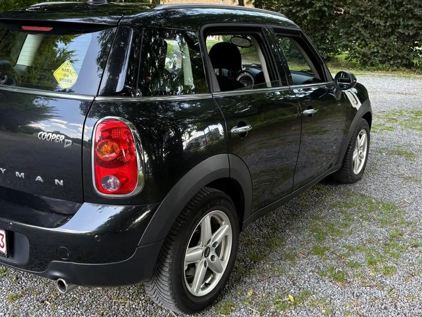 MINI Cooper D Countryman Mini Countryman 1.6 D Cooper ALL4 DPF Zwart - 2