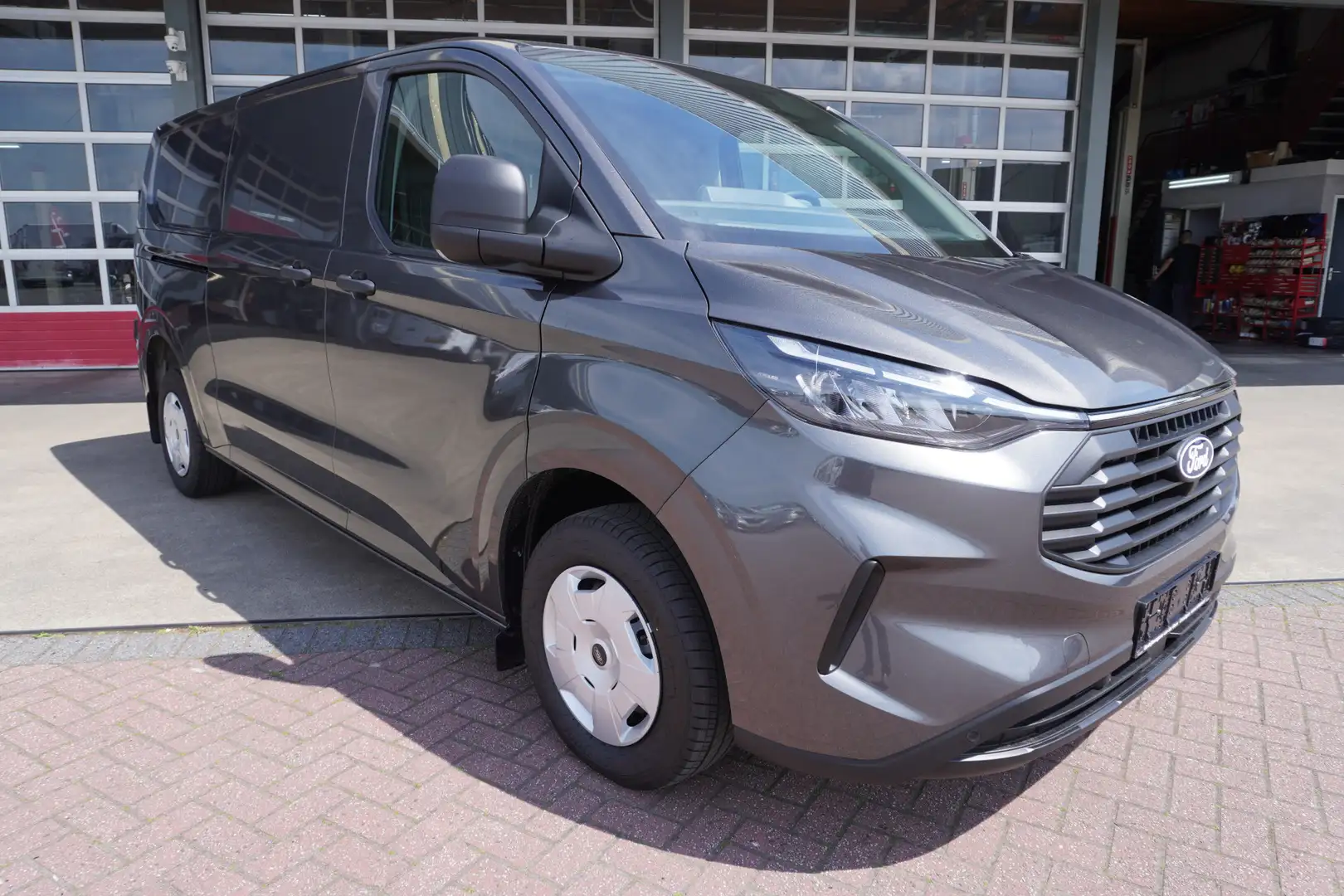 Ford Transit Custom 320L 2.0 TDCI 170PK L2H1 Trend Automaat Schuifdeur Grijs - 2