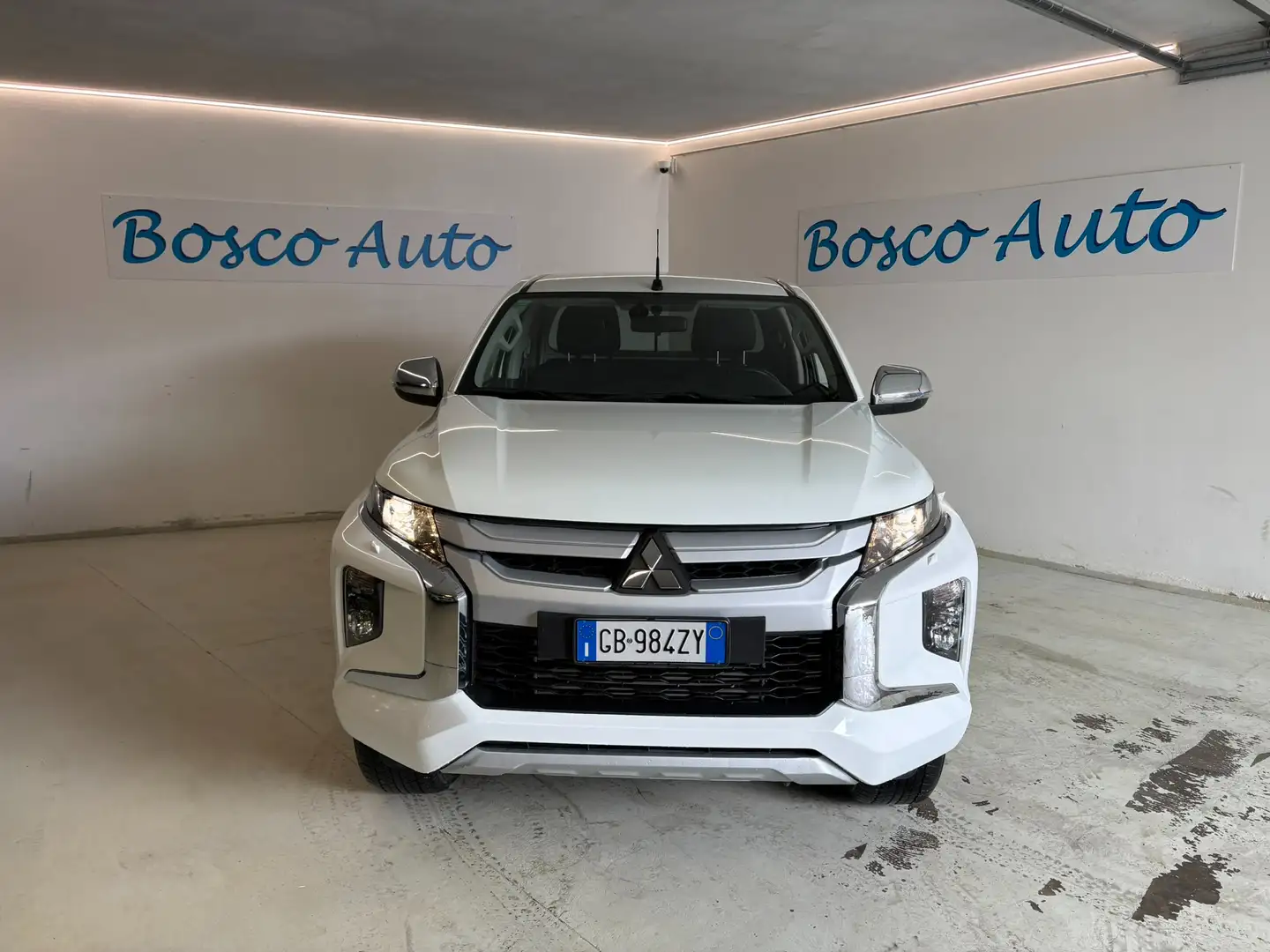 Mitsubishi L200 L200 Cab VI 2019 d.cab 2.3d Hurricane 4wd 150cv Blanco - 1