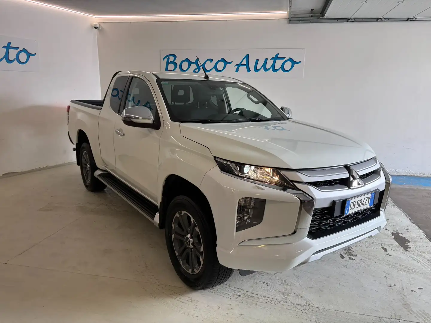 Mitsubishi L200 L200 Cab VI 2019 d.cab 2.3d Hurricane 4wd 150cv Blanco - 2