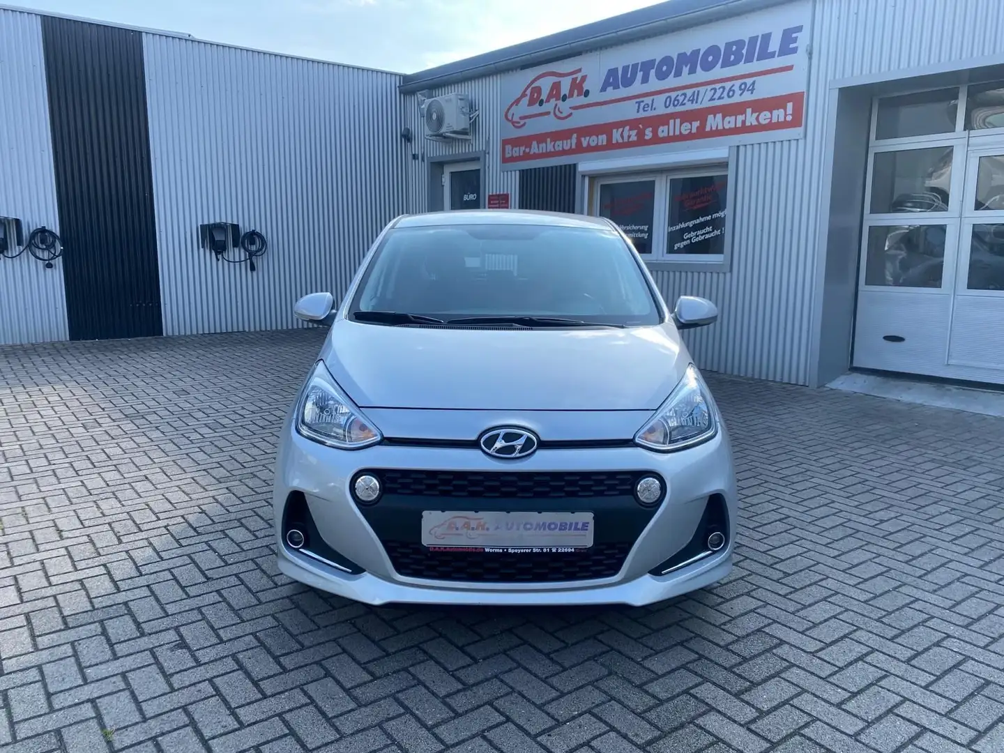Hyundai i10 Style 1.Hand+14TKM+Navi+PDC.H.+BHZ.Lenkrad Silber - 2