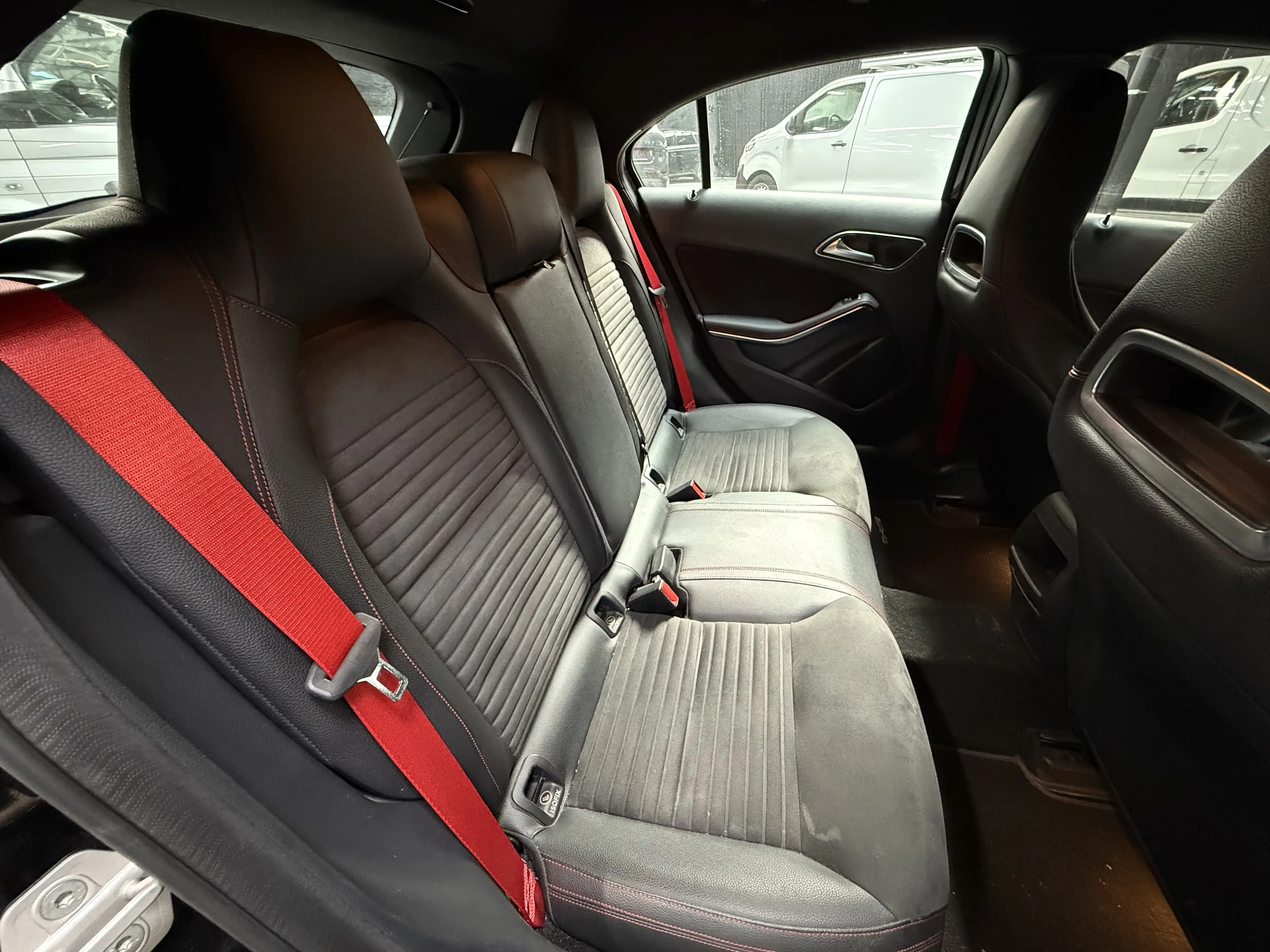 Mercedes-Benz A 45 AMG 4-Matic * FACELIFT * GPS * CLIM AUTO * RADAR AV/AR — photo 11