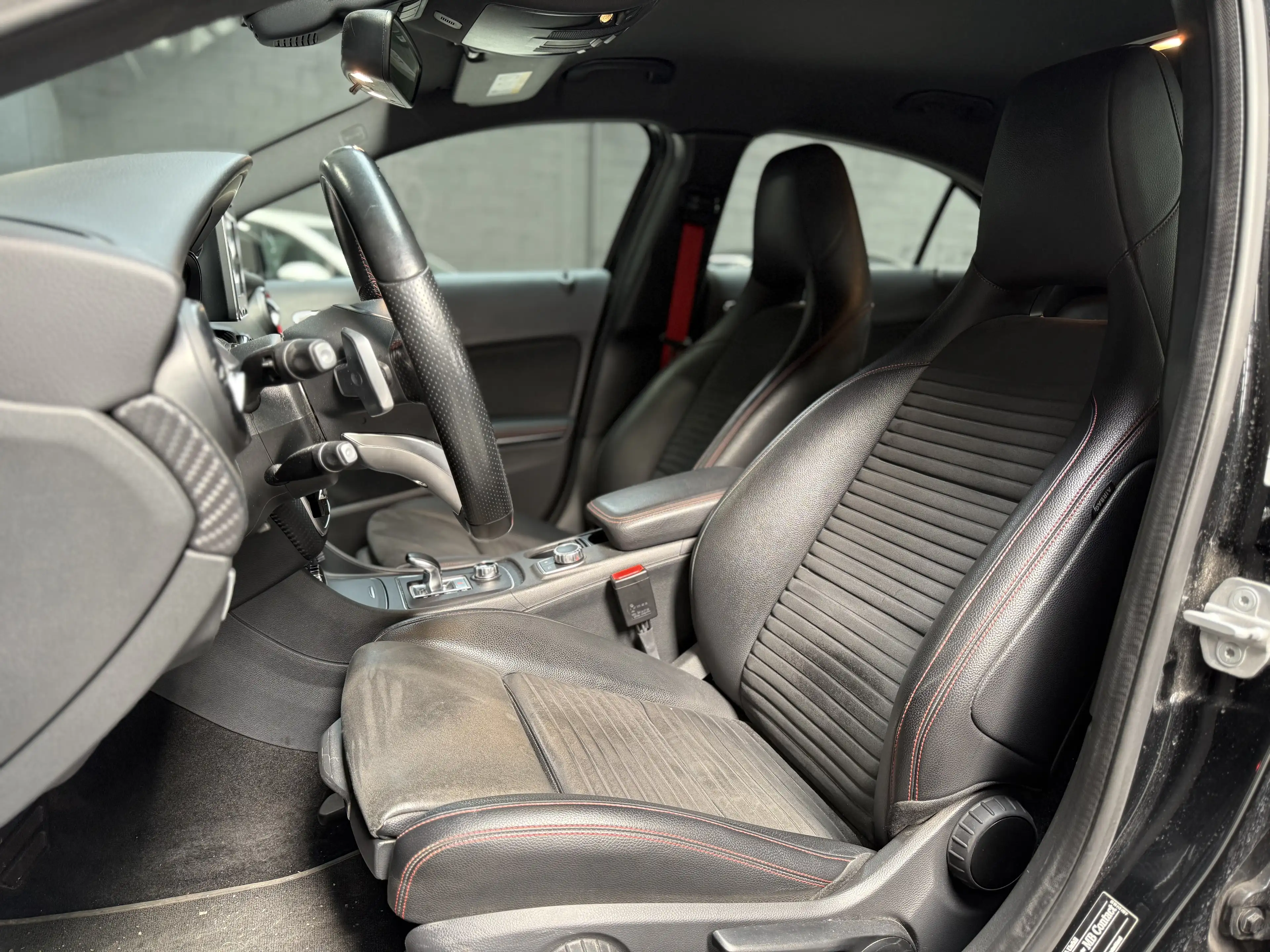 Mercedes-Benz A 45 AMG 4-Matic * FACELIFT * GPS * CLIM AUTO * RADAR AV/AR — photo 8