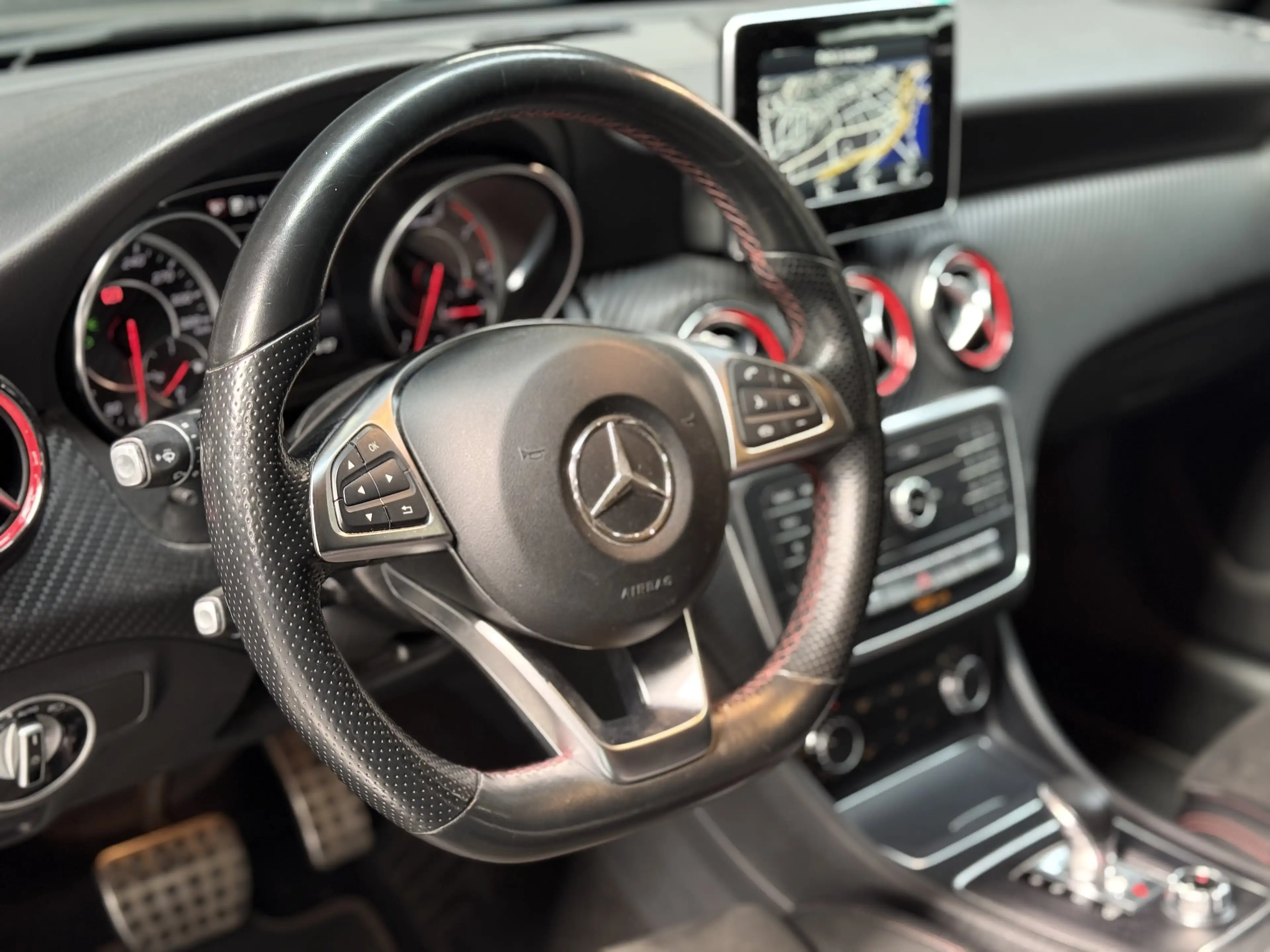 Mercedes-Benz A 45 AMG 4-Matic * FACELIFT * GPS * CLIM AUTO * RADAR AV/AR — photo 7
