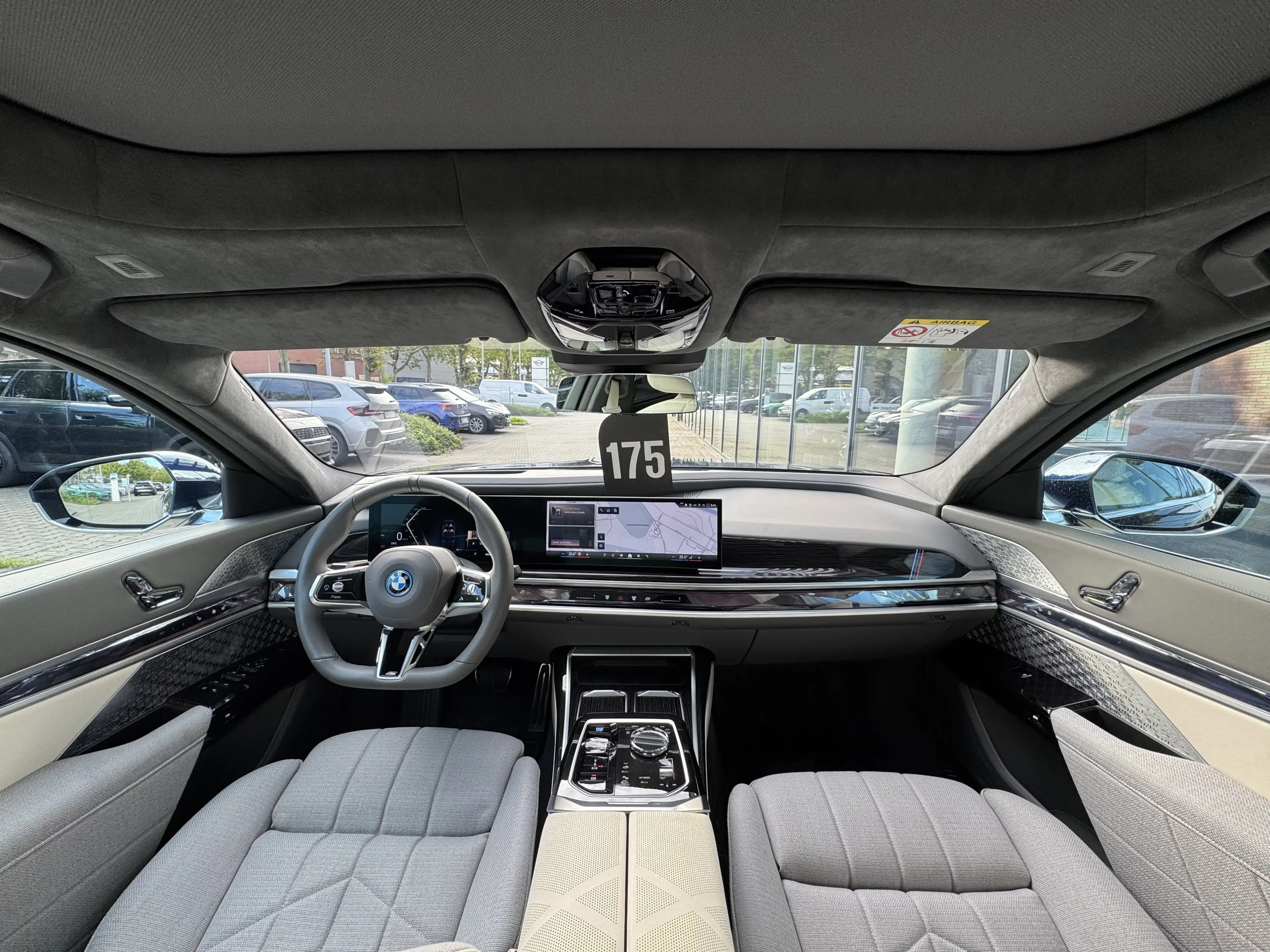 BMW i7 xDrive60 M Sport B&W AHK TV Lounge Pano Massage — photo 3