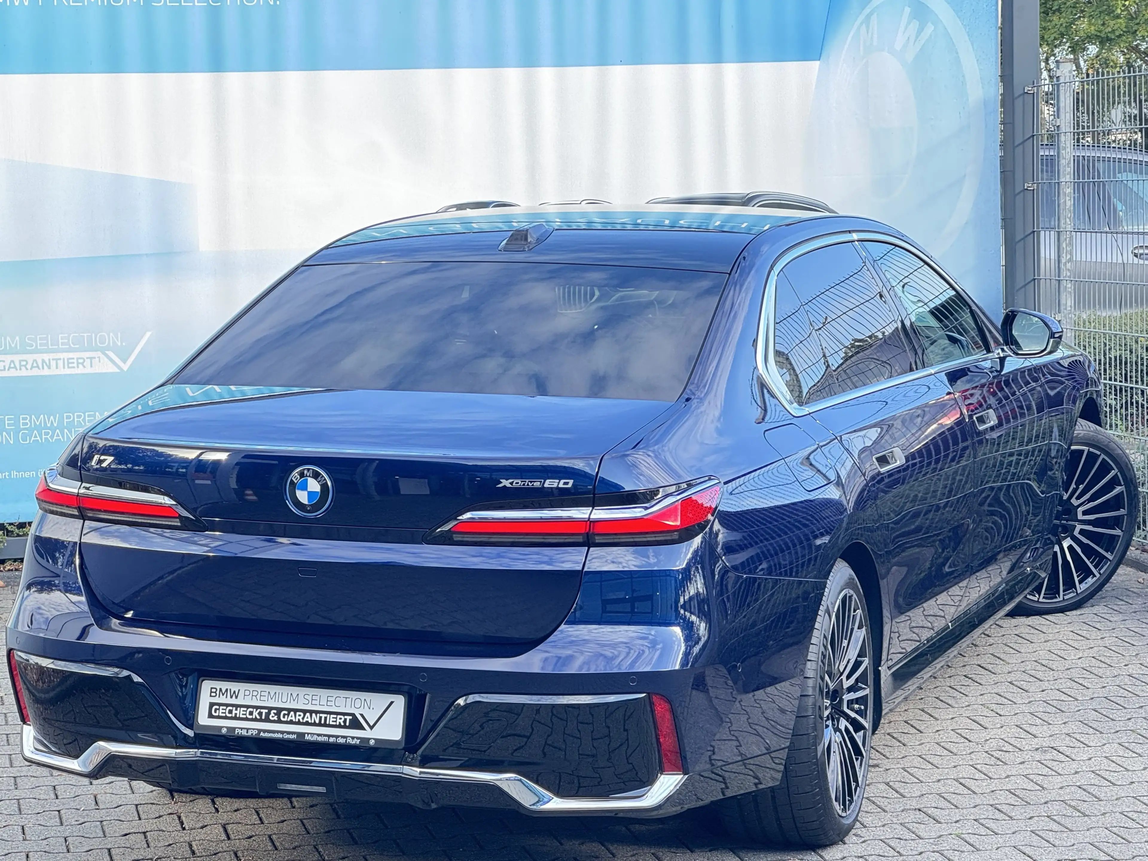 BMW i7 xDrive60 M Sport B&W AHK TV Lounge Pano Massage — photo 4