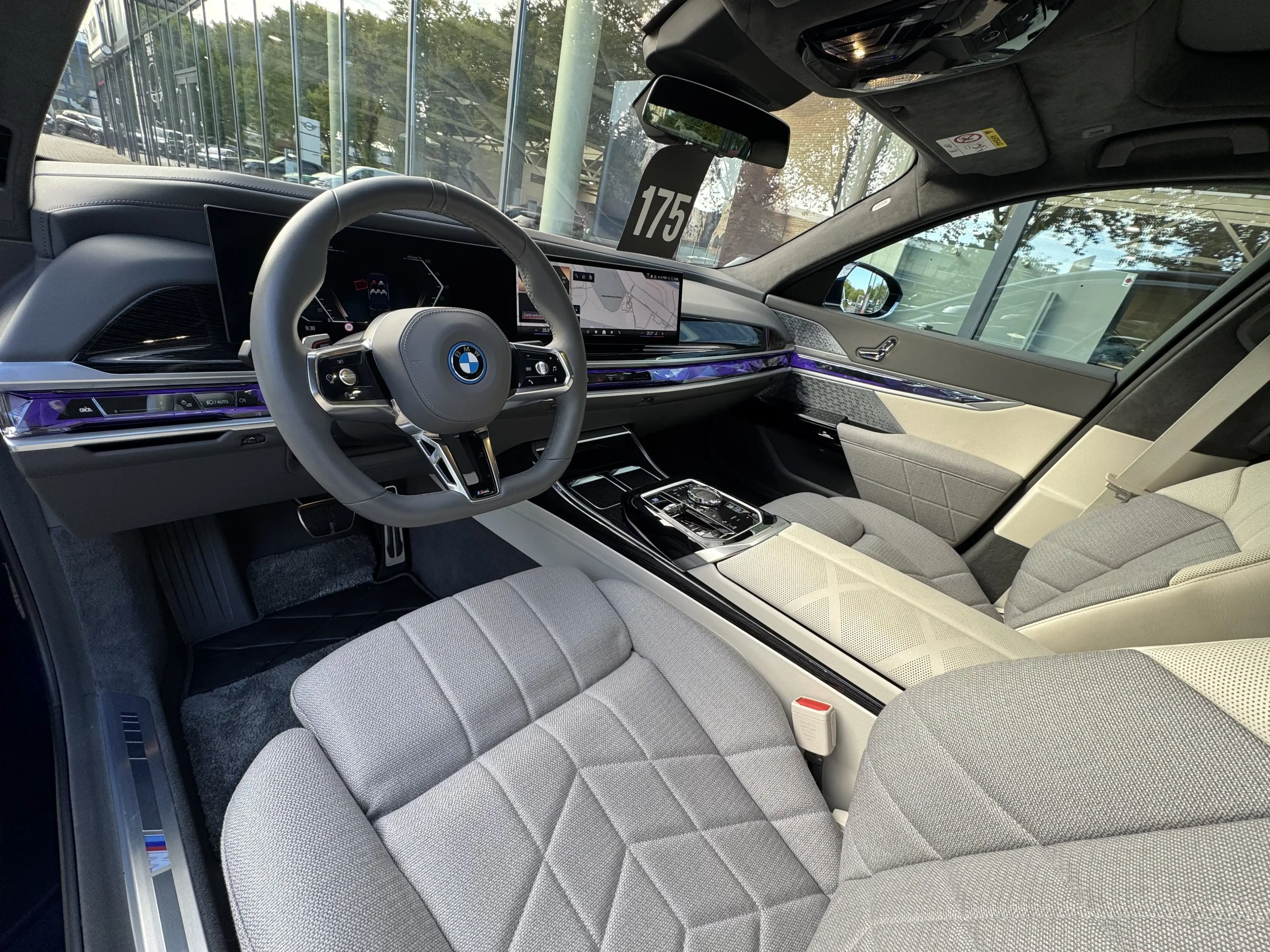 BMW i7 xDrive60 M Sport B&W AHK TV Lounge Pano Massage — photo 5