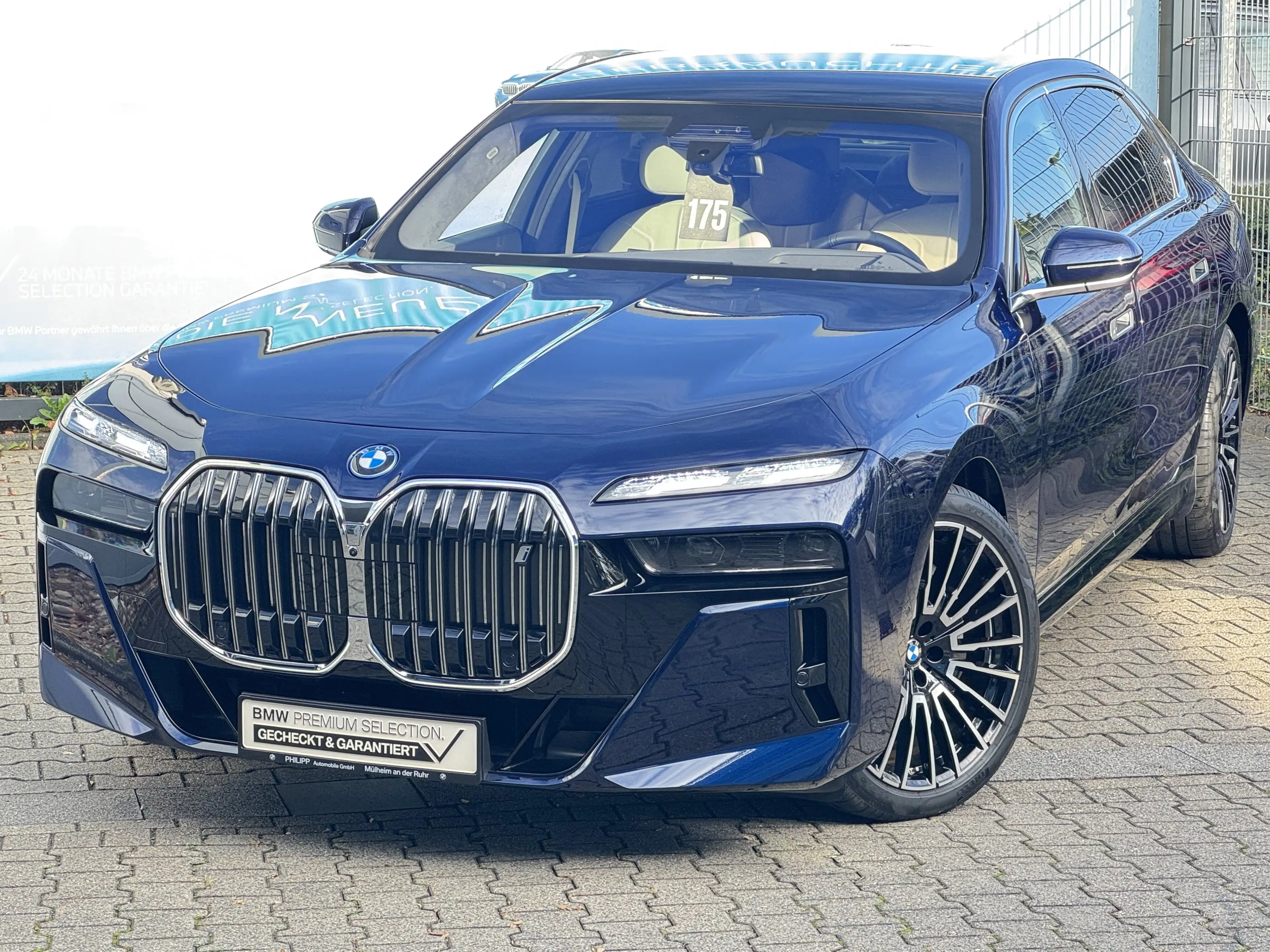 BMW i7 xDrive60 M Sport B&W AHK TV Lounge Pano Massage — photo 2