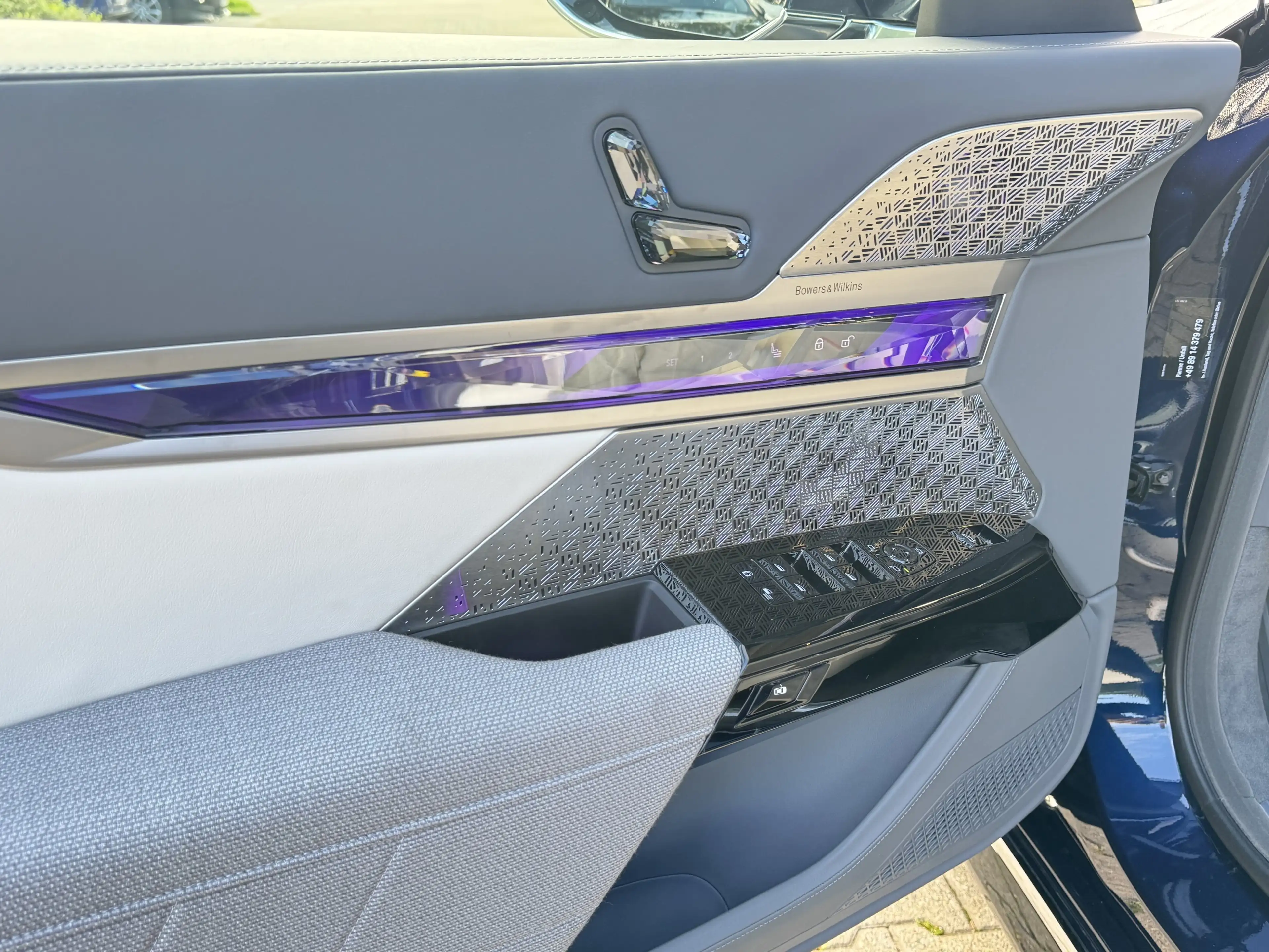 BMW i7 xDrive60 M Sport B&W AHK TV Lounge Pano Massage — photo 10