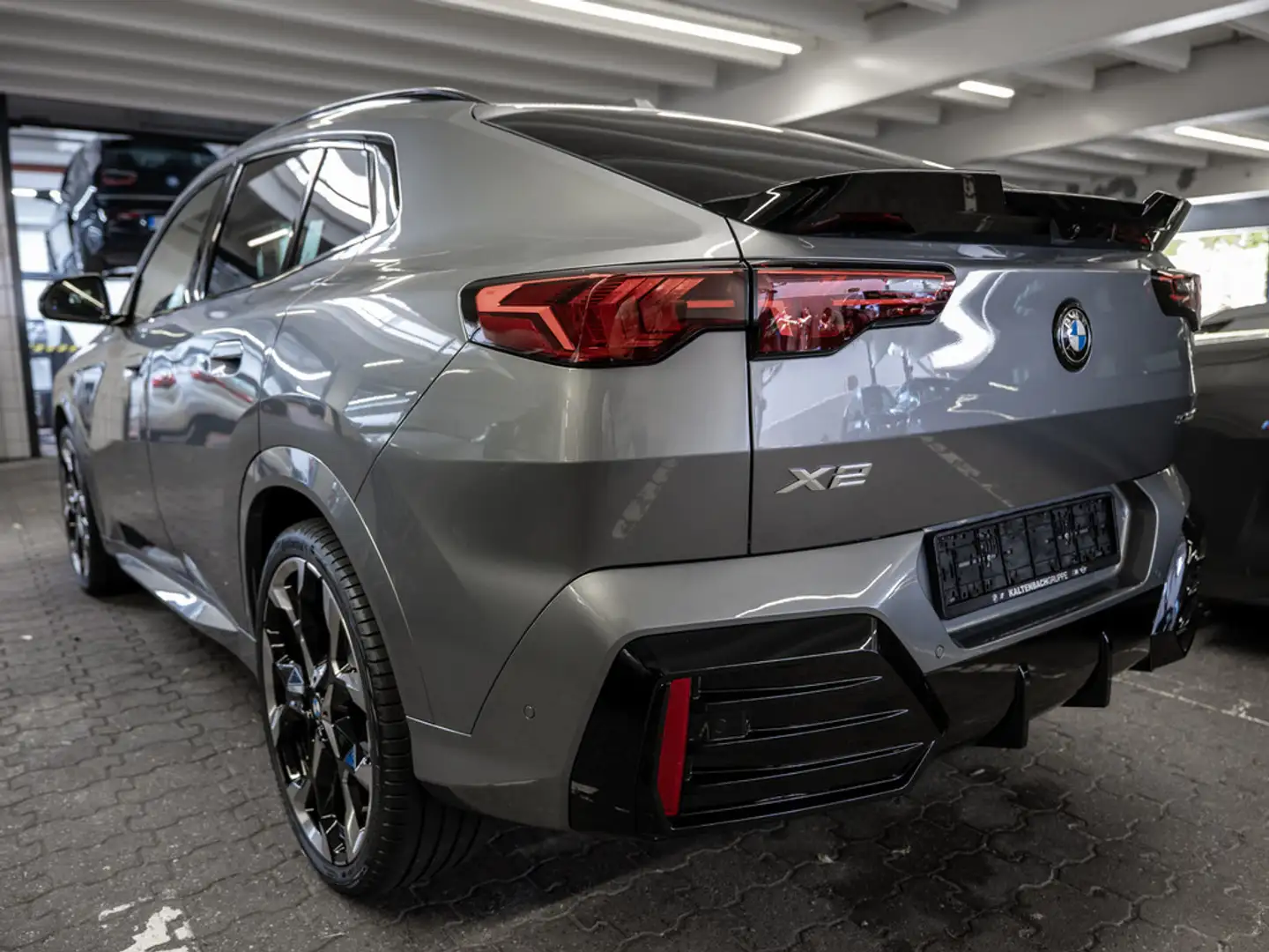 BMW X2 sDrive 20i M-Sport Pro LED AHK NAVI H/K Grijs - 2