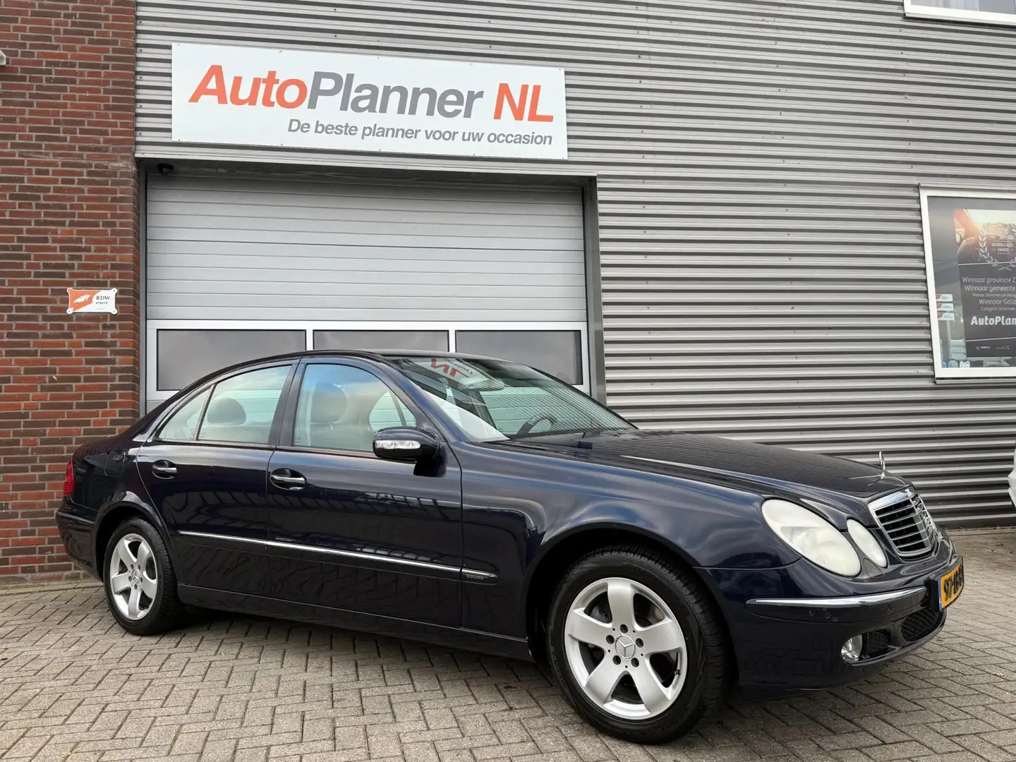 Mercedes-Benz E 240 Avantgarde! Clima! Cruise Leder! Blauw - 2