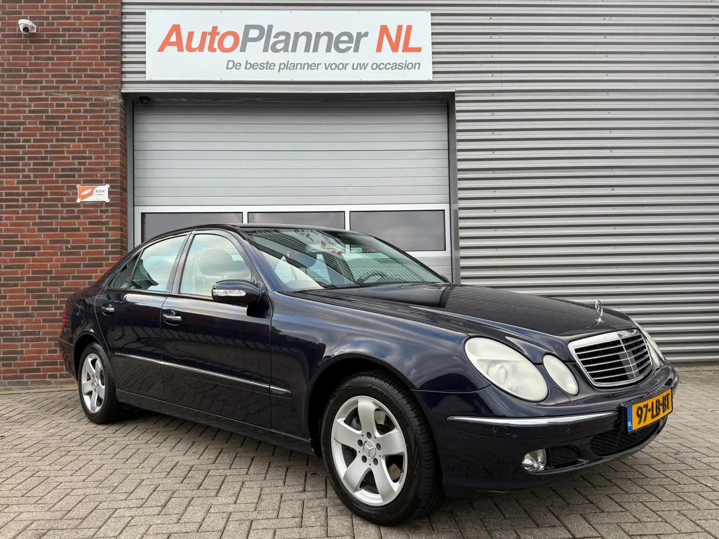 Mercedes-Benz E 240 Avantgarde! Clima! Cruise Leder! Blauw - 1