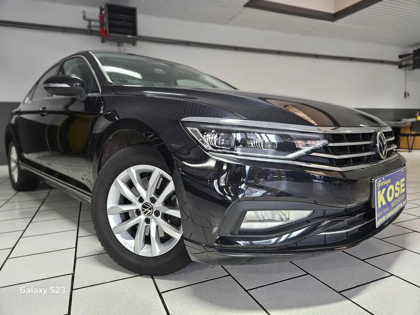 Volkswagen Passat 2.0 TDi DSG//CARPLAY//PHARES DYNAMIC //1ERE MAIN Zwart - 2