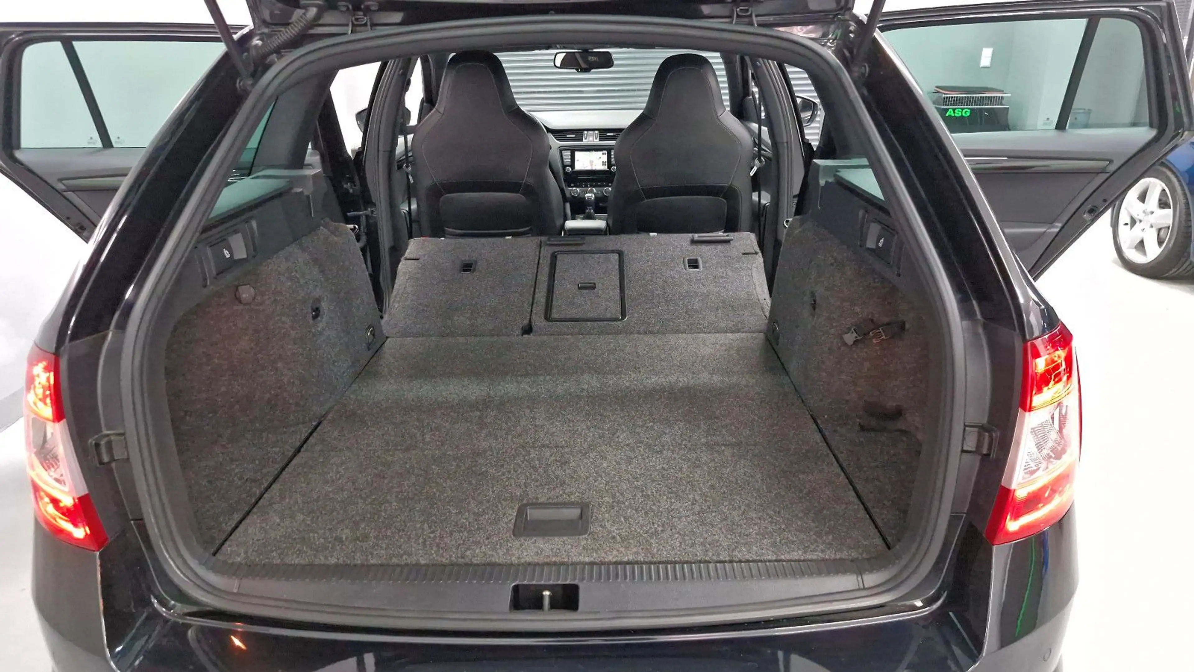 Skoda Octavia Combi RS — photo 15