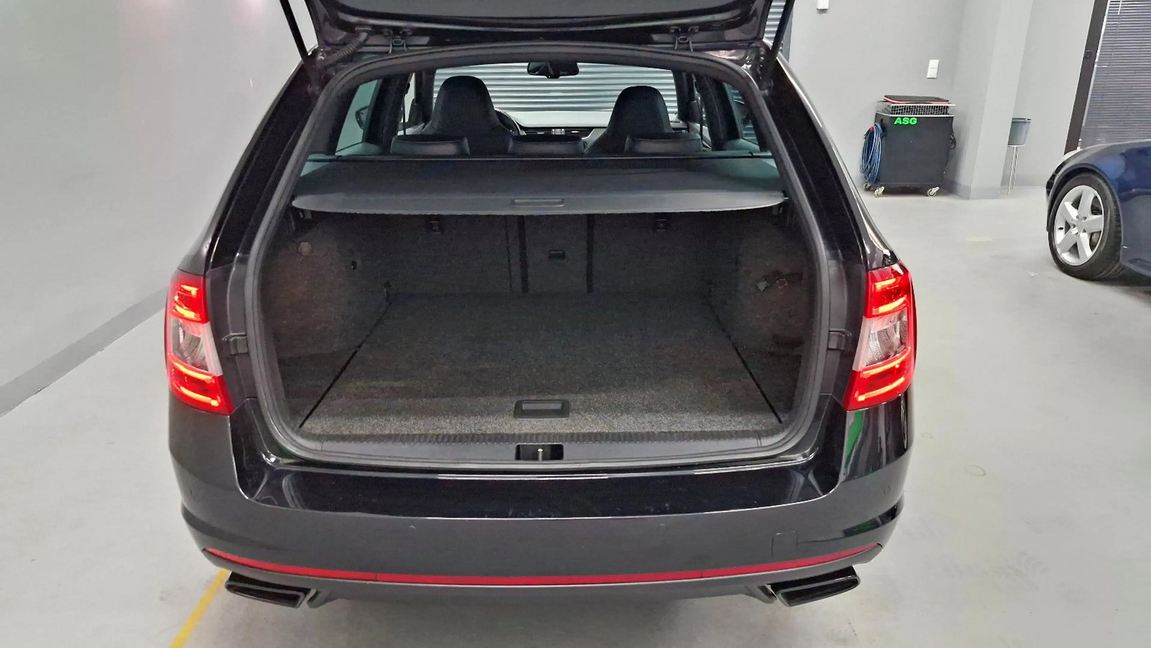 Skoda Octavia Combi RS — photo 14