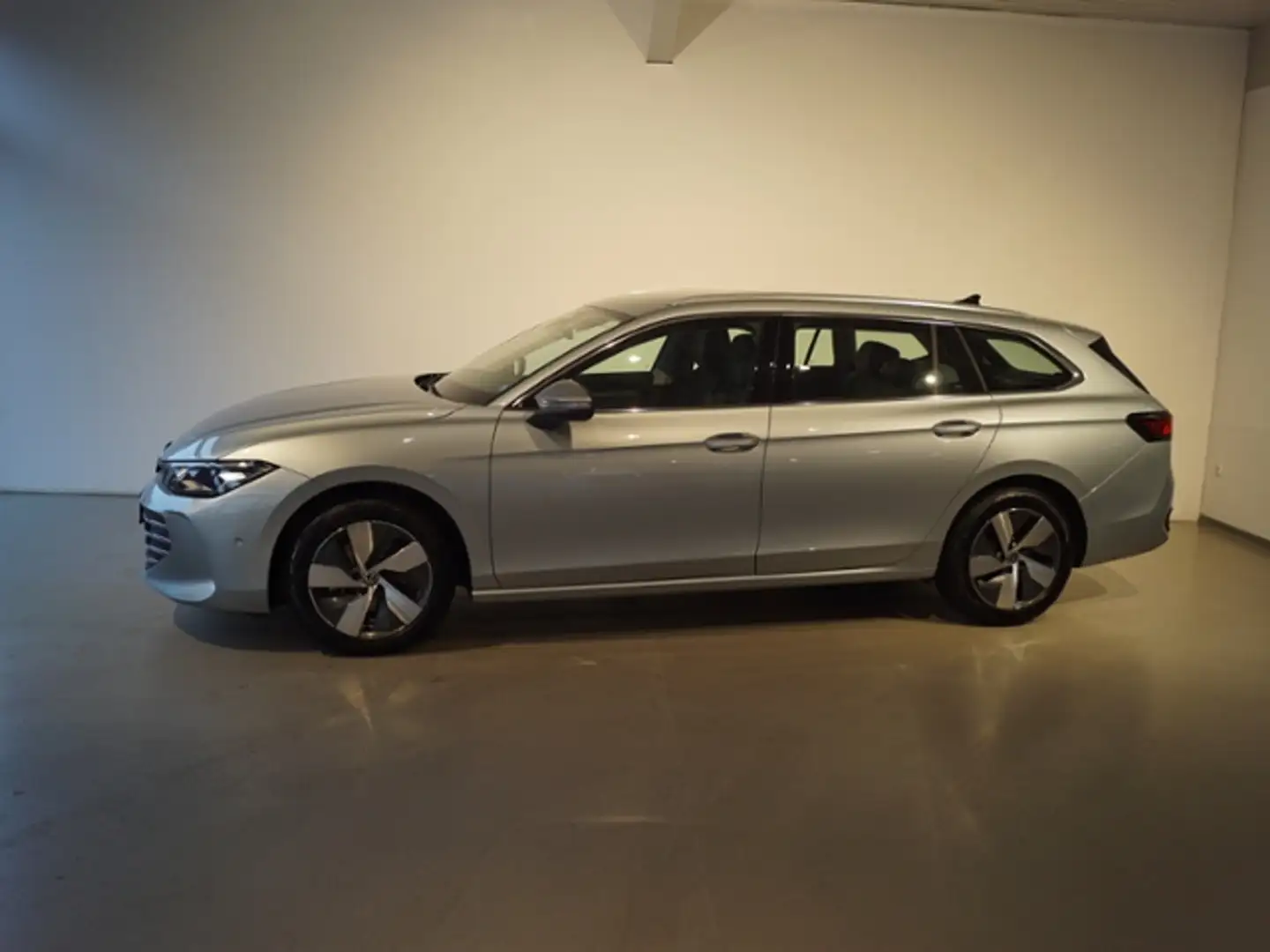 Volkswagen Passat Variant 1.5 eTSI DSG Business *Navi*Kamera*Multil*AppConn Silber - 2