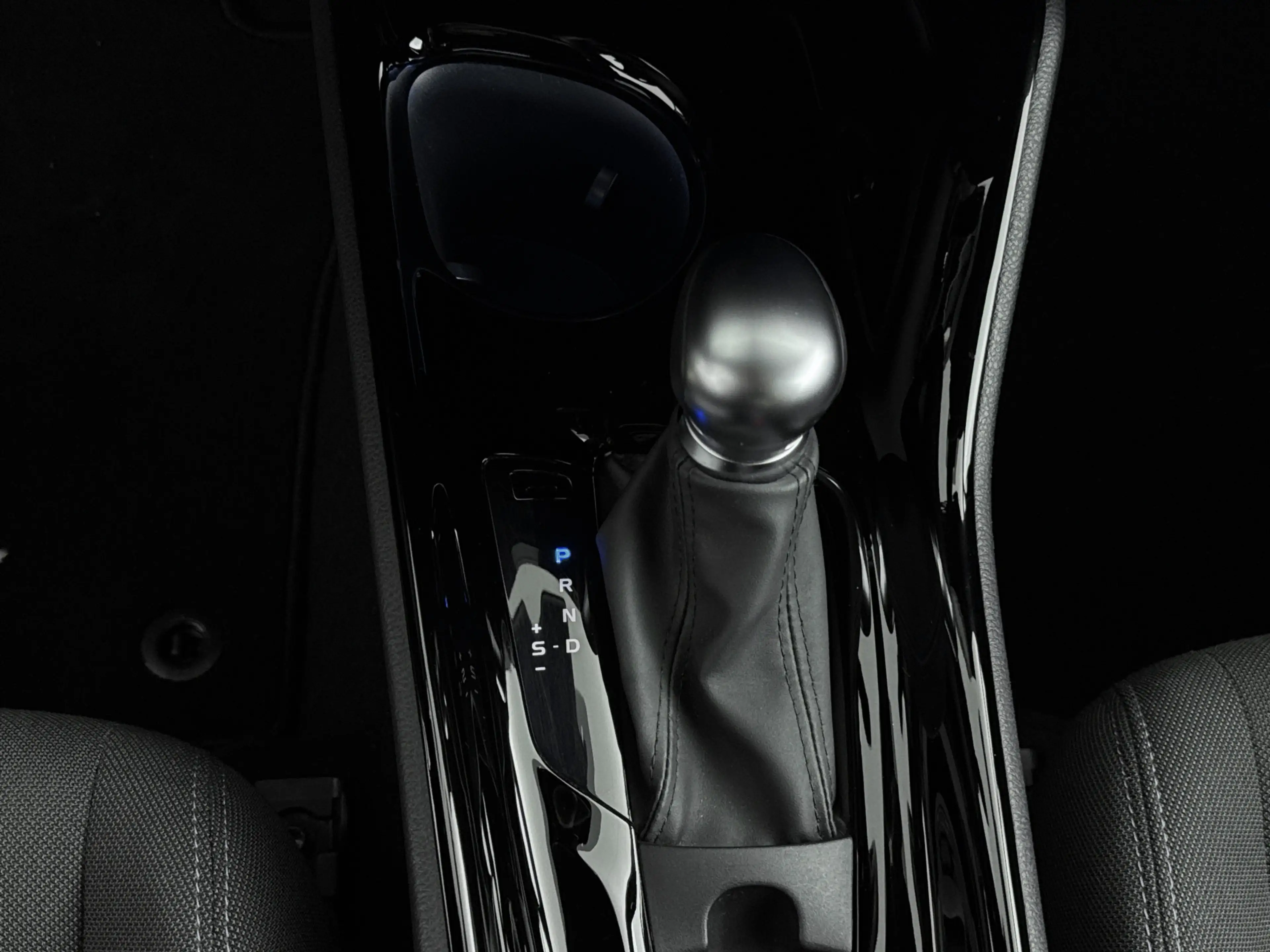 Toyota C-HR 2.0 Hybrid Style | Dealer onderhouden | LED PACK | — photo 12