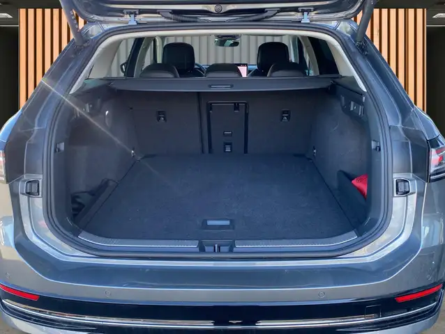 Volkswagen Passat view 9