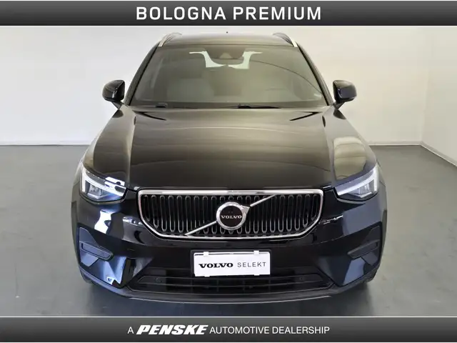 Volvo XC40 view 8