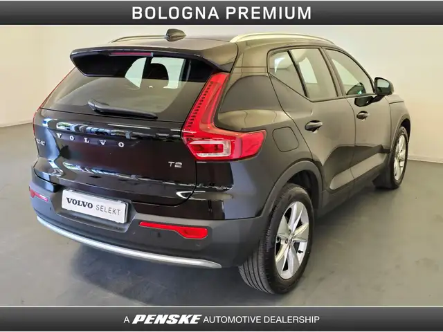 Volvo XC40 view 2