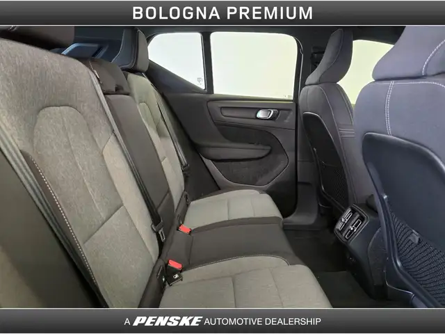 Volvo XC40 view 5