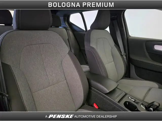Volvo XC40 view 15