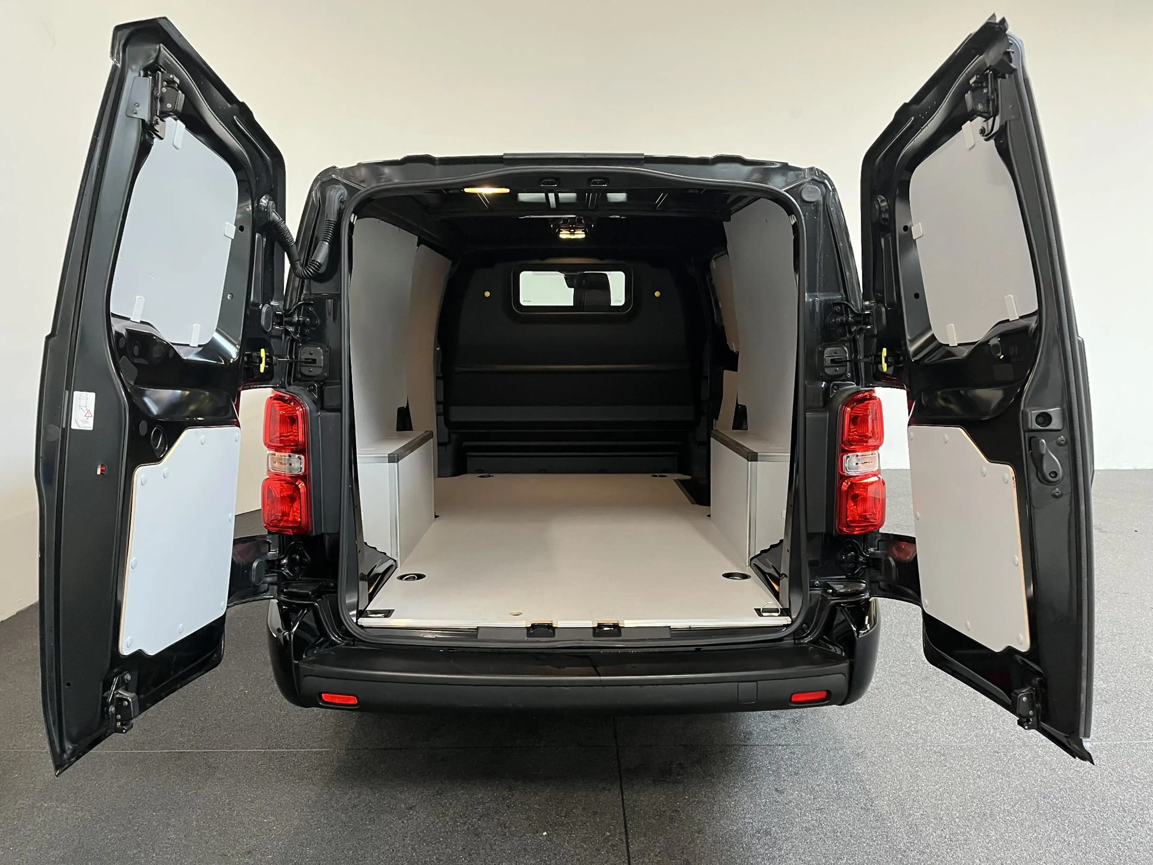 Peugeot e-Expert Long Premium 75 kWh 3-zits Automaat Airco Navigati — photo 8