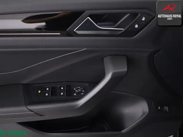 Volkswagen T-Roc view 14