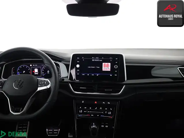Volkswagen T-Roc view 9