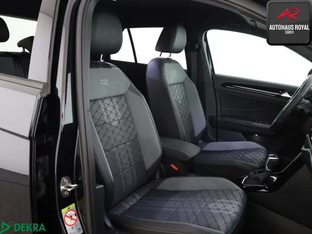 Volkswagen T-Roc view 11