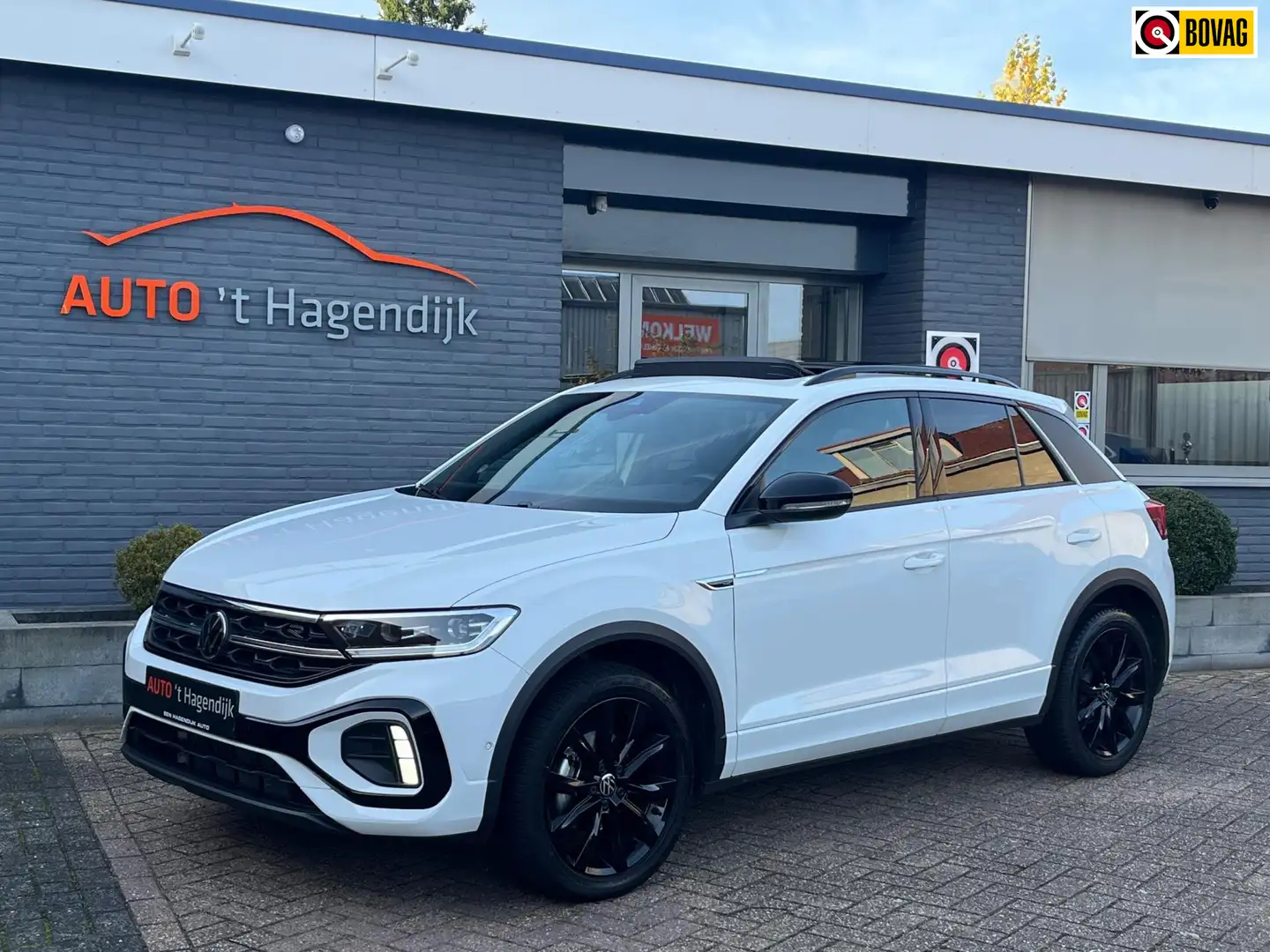 Volkswagen T-Roc 1.5 TSI R-Line Blackstyle pano virtual IQ 1EIG Wit - 1