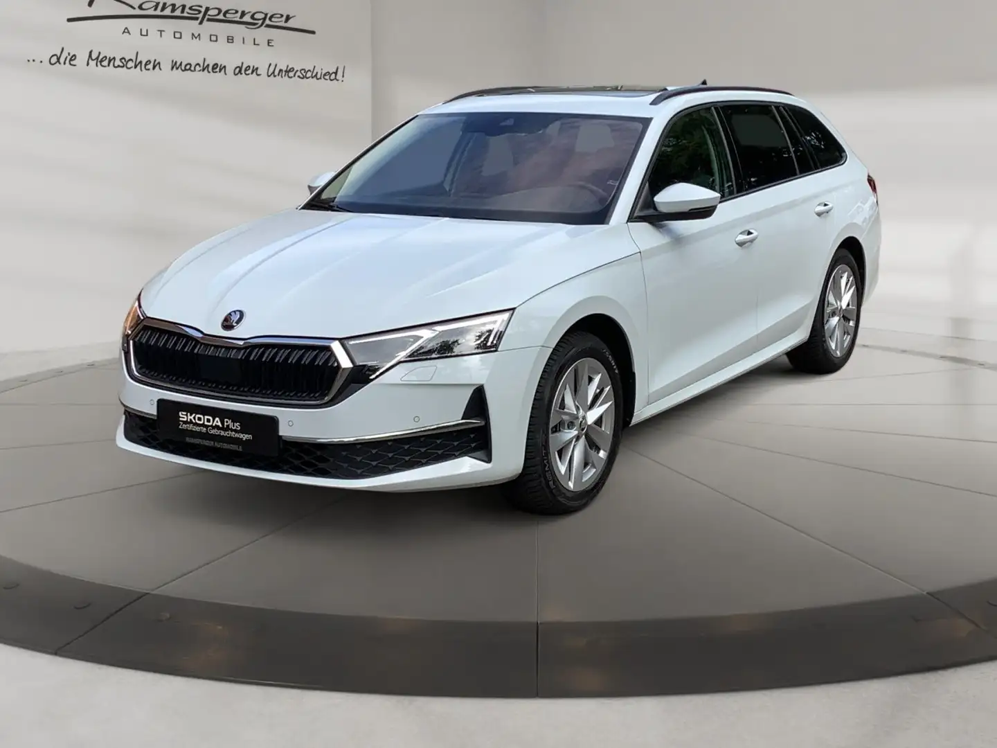 Skoda Octavia Combi 1.5 DSG Selection AHK ACC Pano PDC Weiß - 2